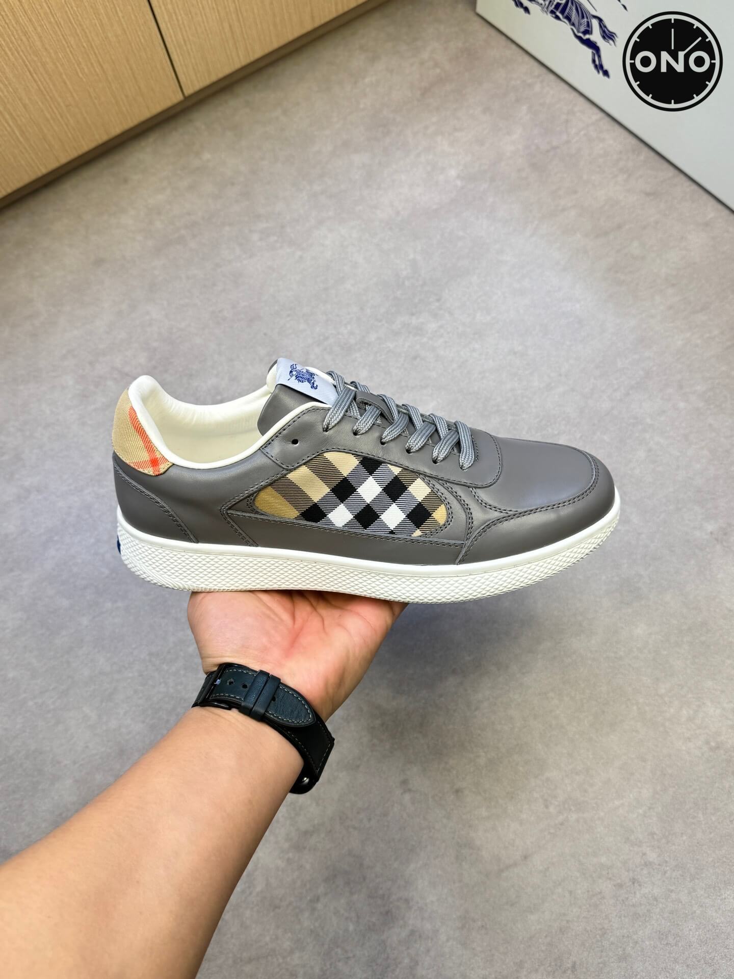 Burberry_54_4.jpg