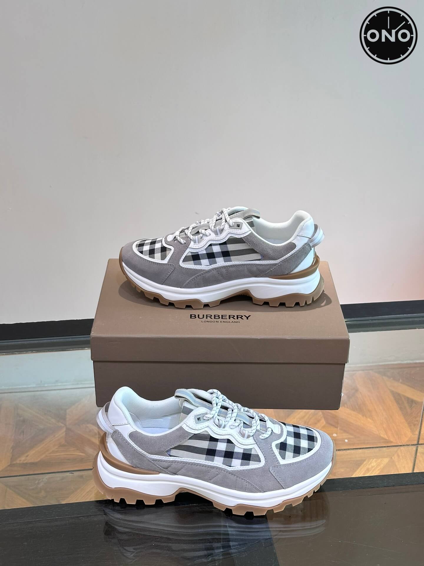 Burberry_5_9.jpg