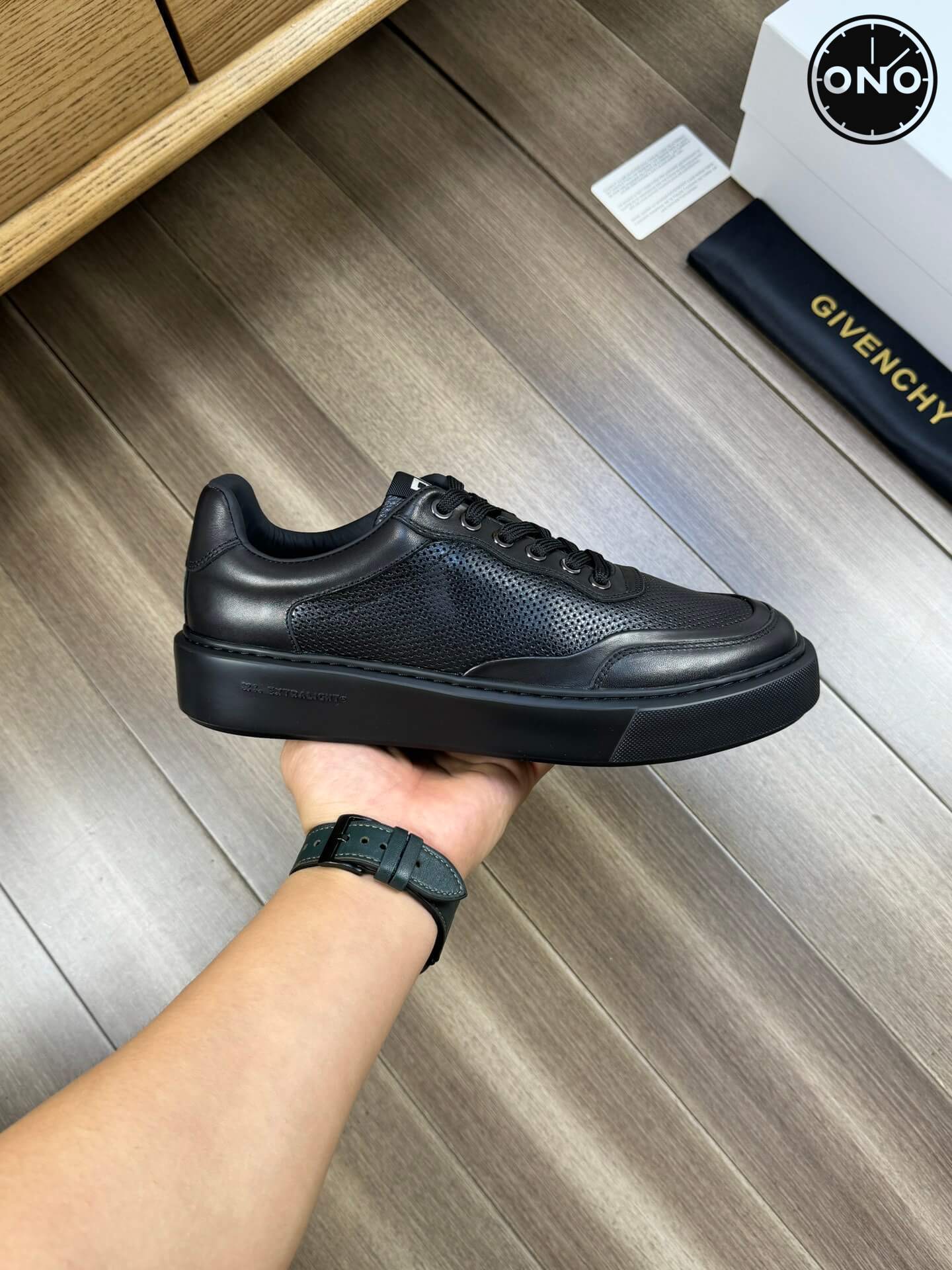 Givenchy_104_4.jpg