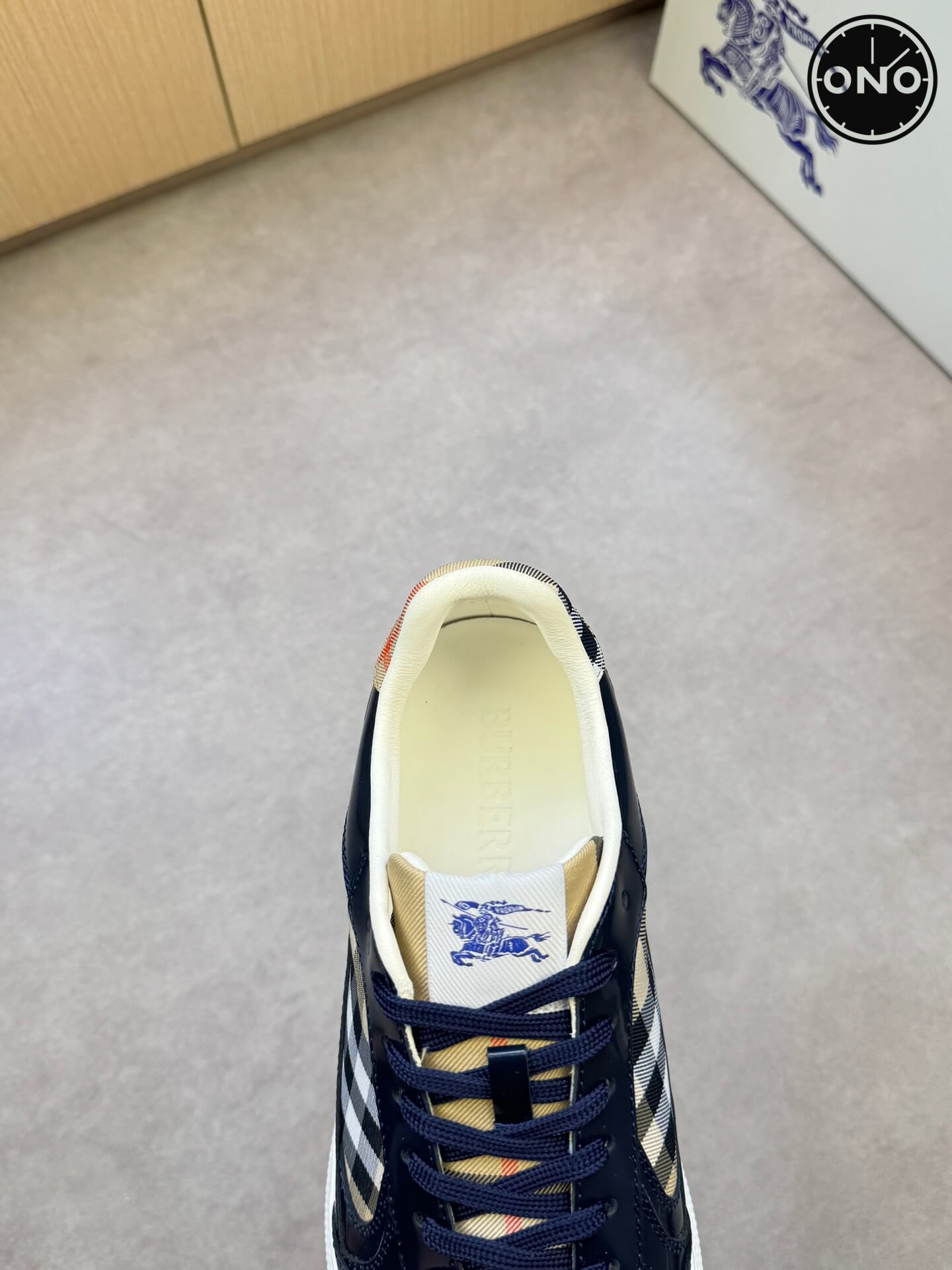 Burberry_60_7.jpg