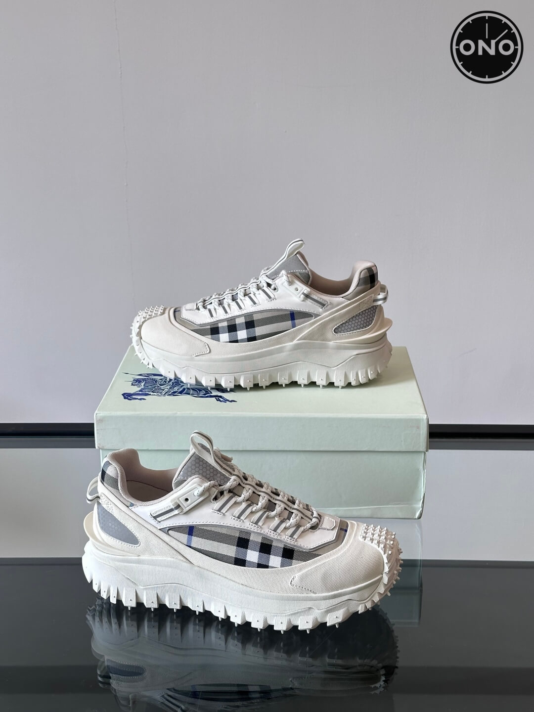 Burberry_18_9.jpg