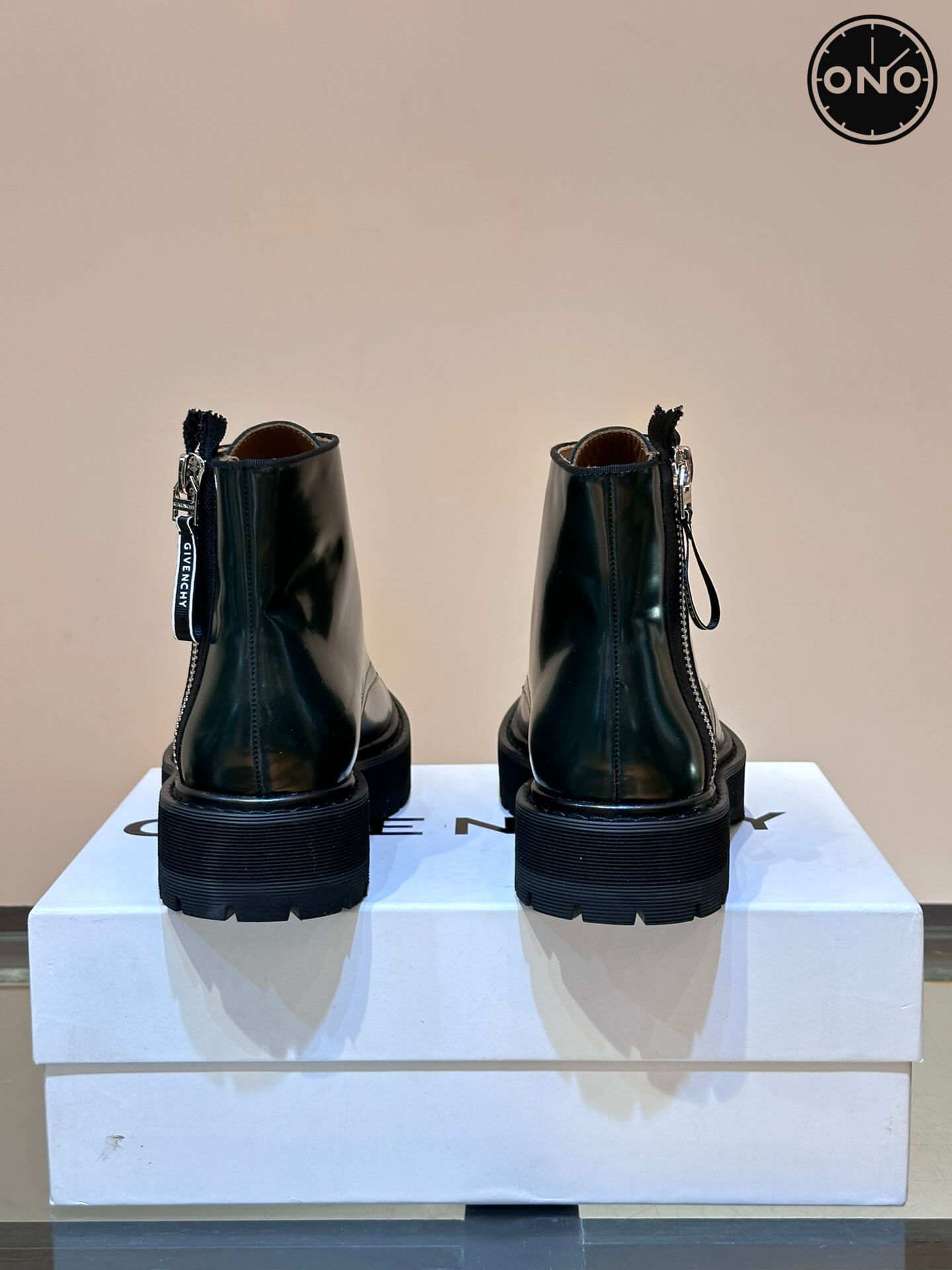Givenchy_78_8.jpg