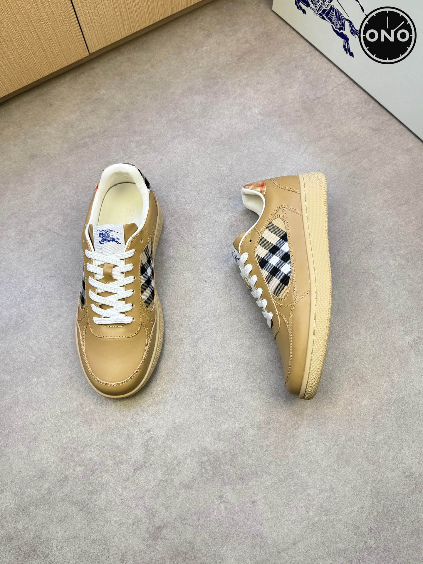 Burberry_56_2.jpg