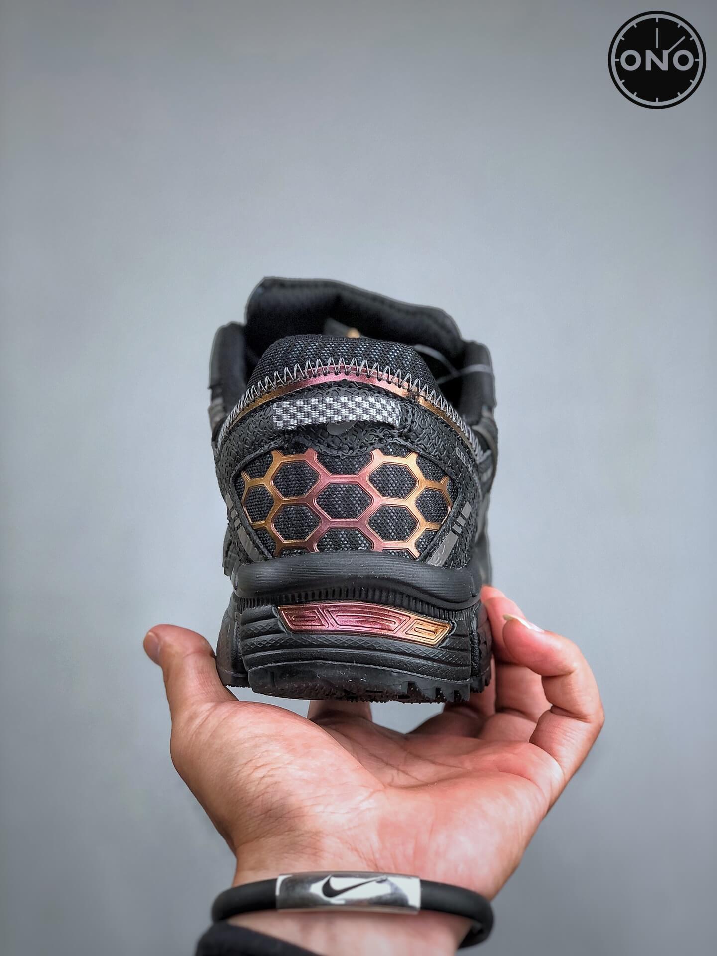 Asics_12_7.jpg