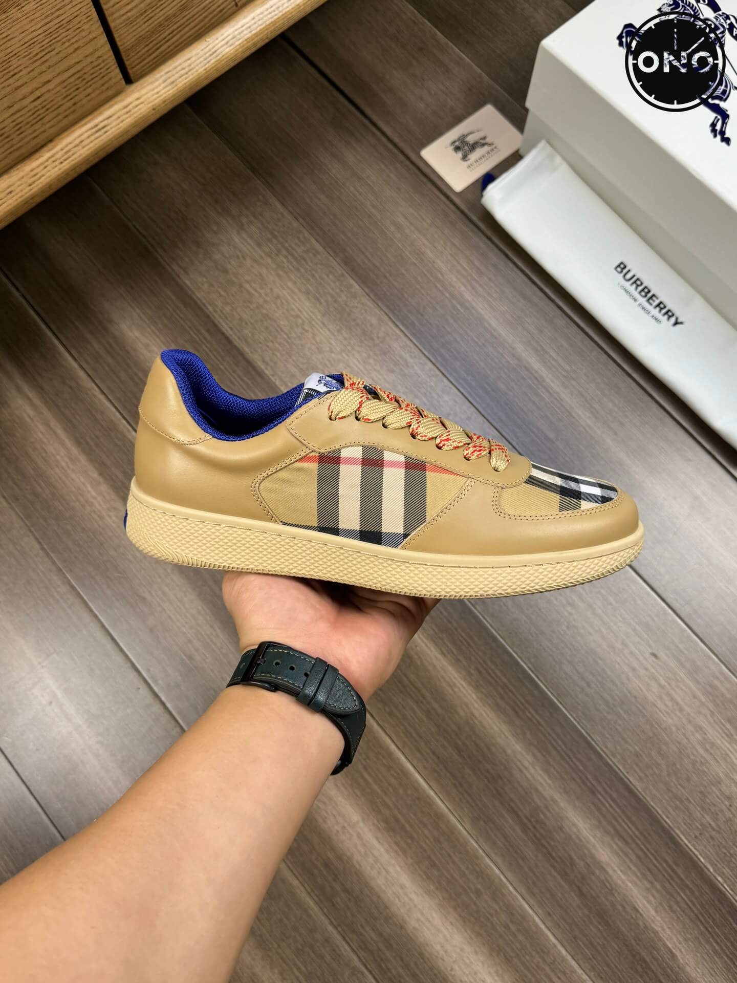 Burberry_24_9.jpg
