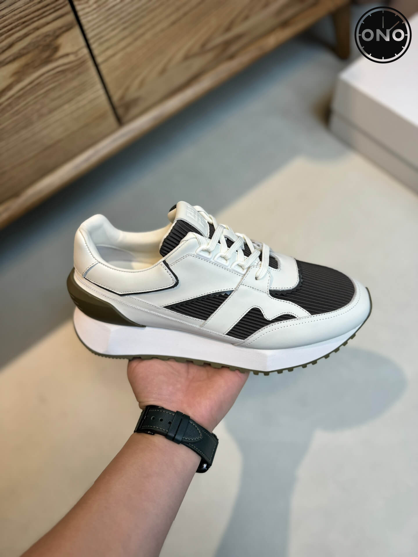 Givenchy_3_2.jpg