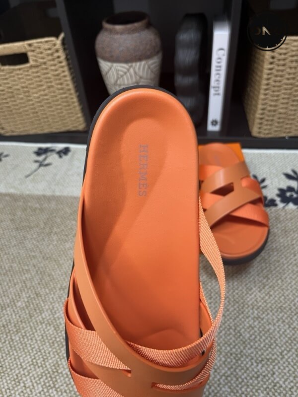 Hermes-Slippers_2_8.jpg