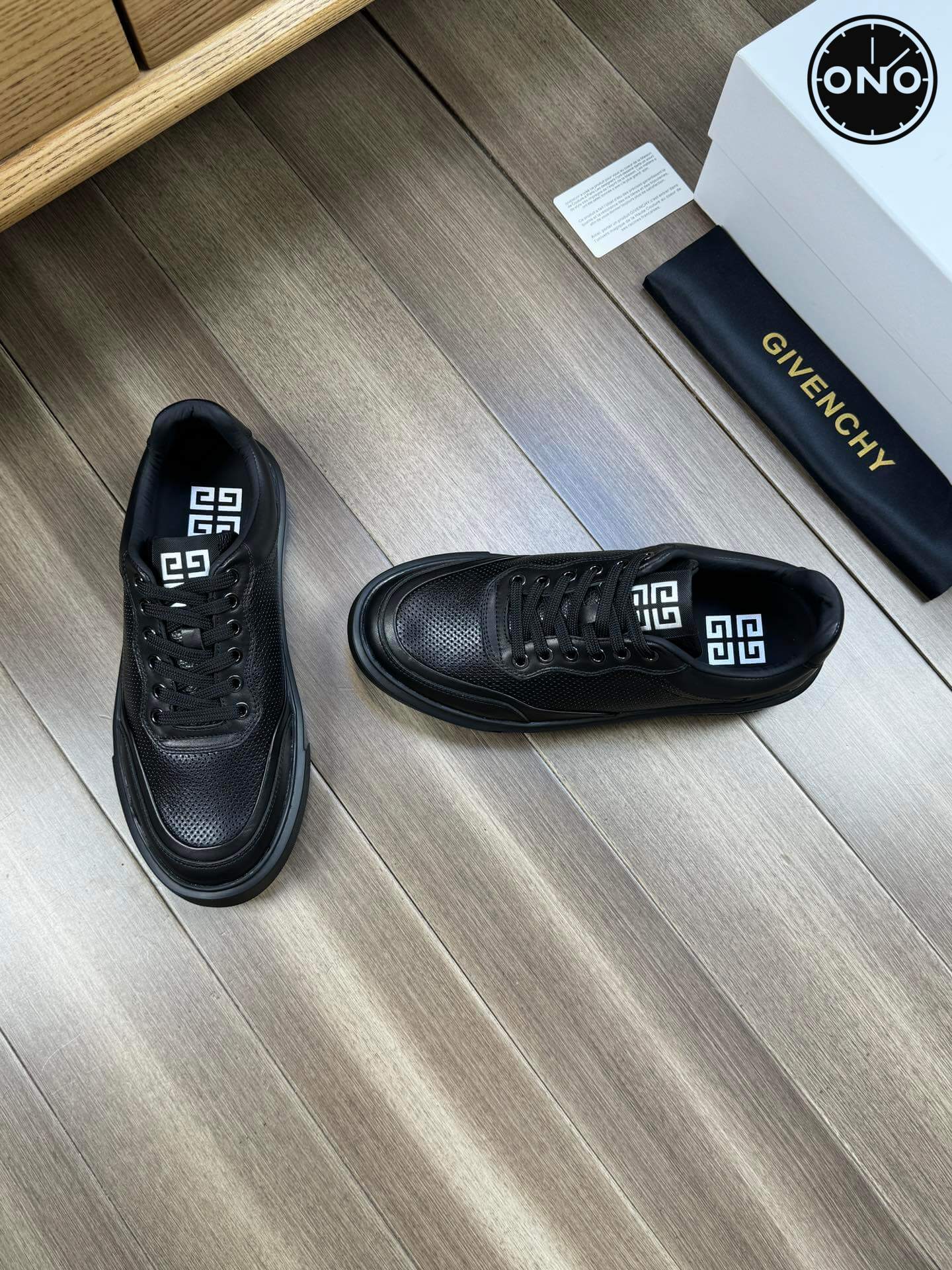 Givenchy_104_2.jpg