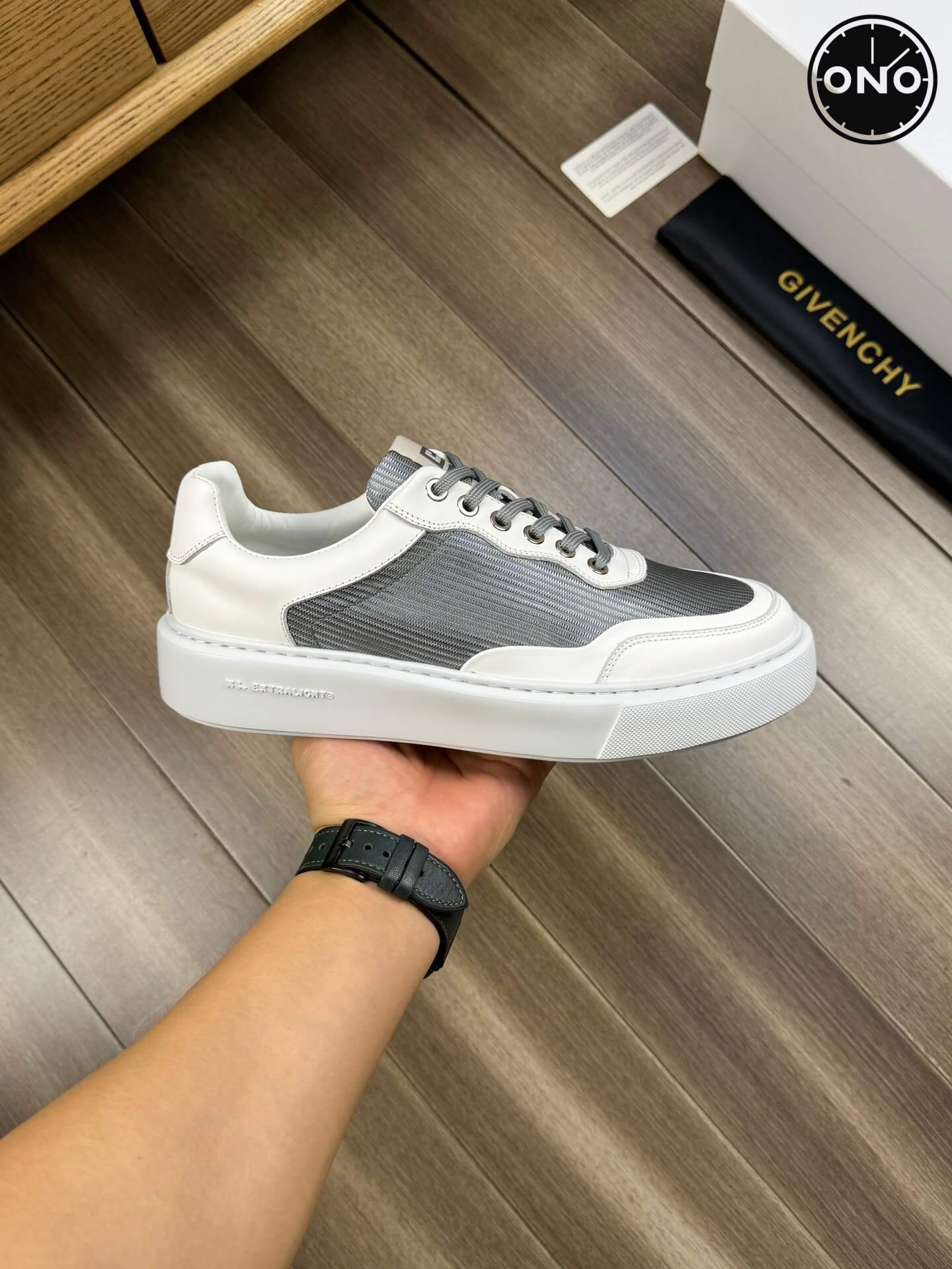 Givenchy_103_4.jpg