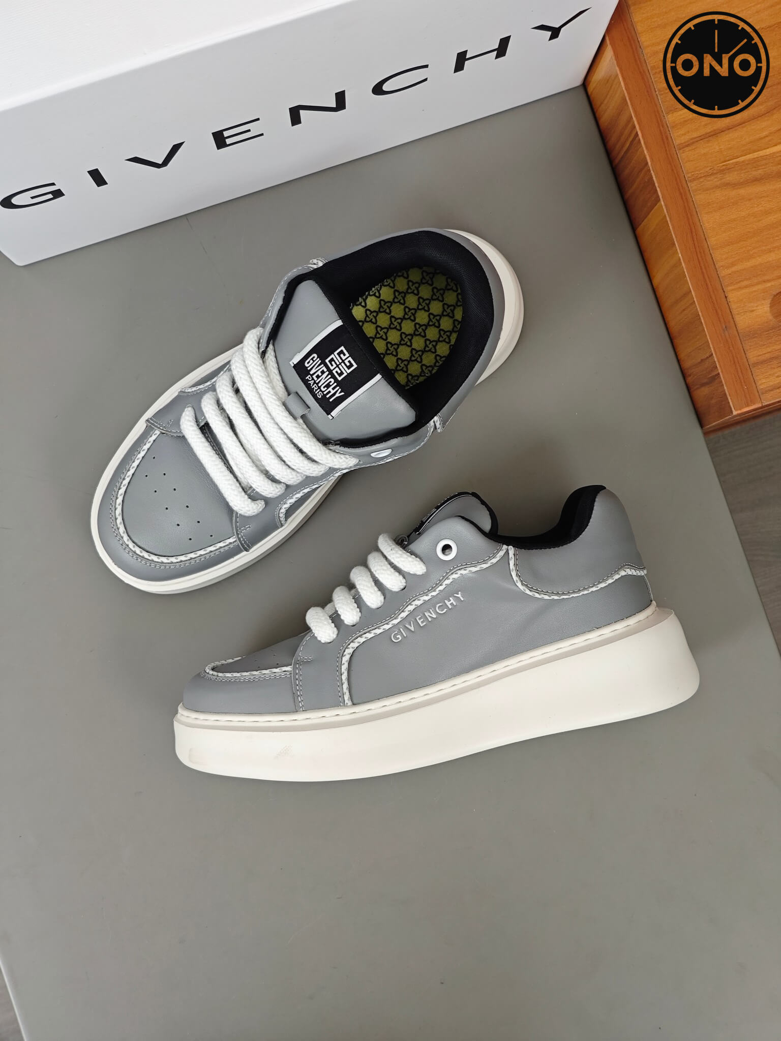 Givenchy_45_2.jpg