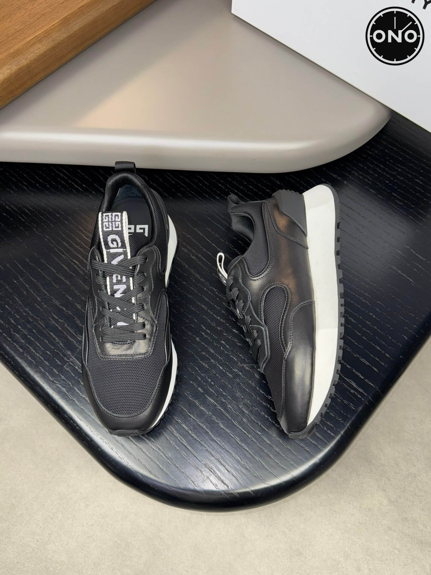 Givenchy_36_2.jpg