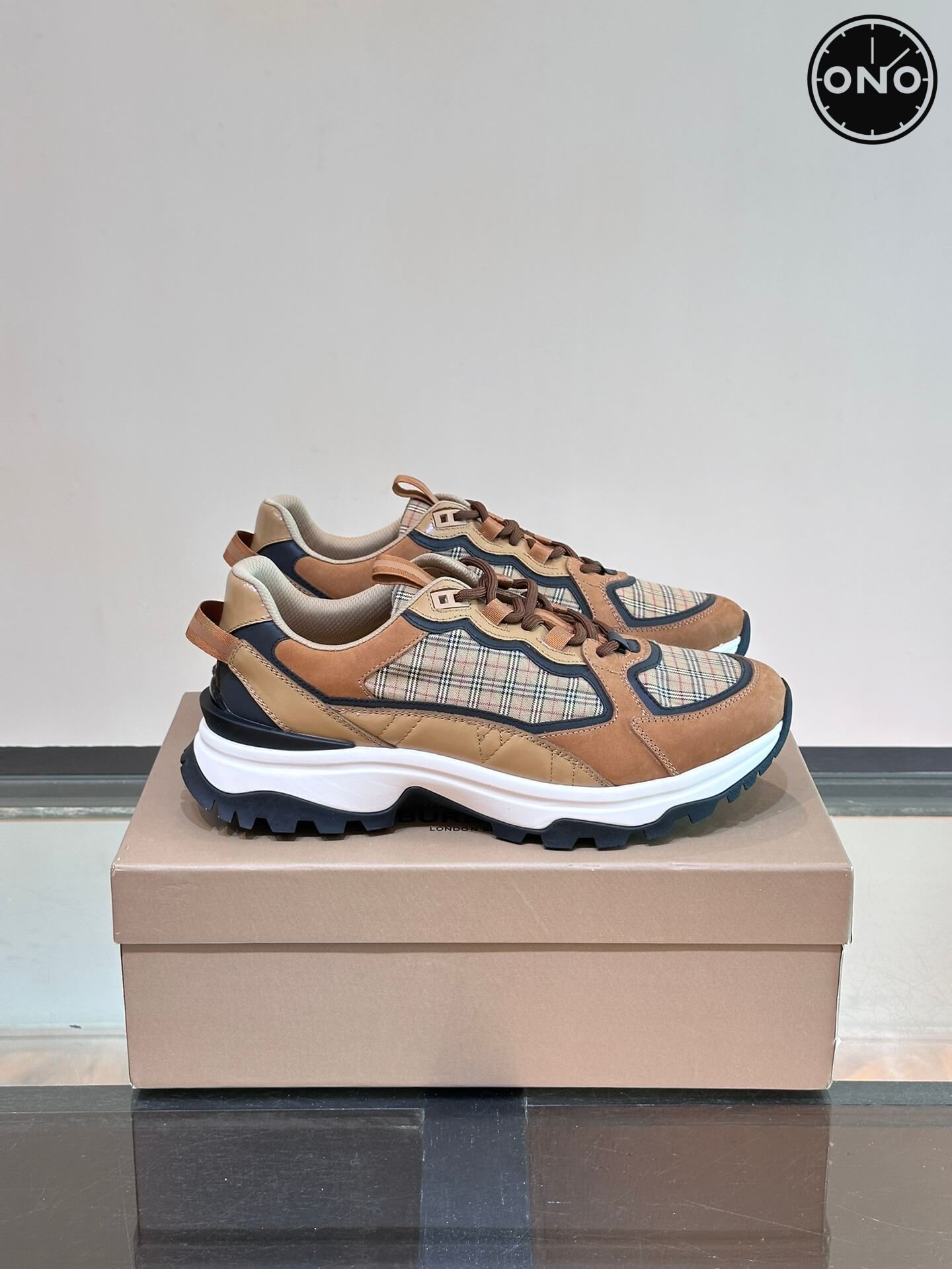 Burberry_5_4.jpg
