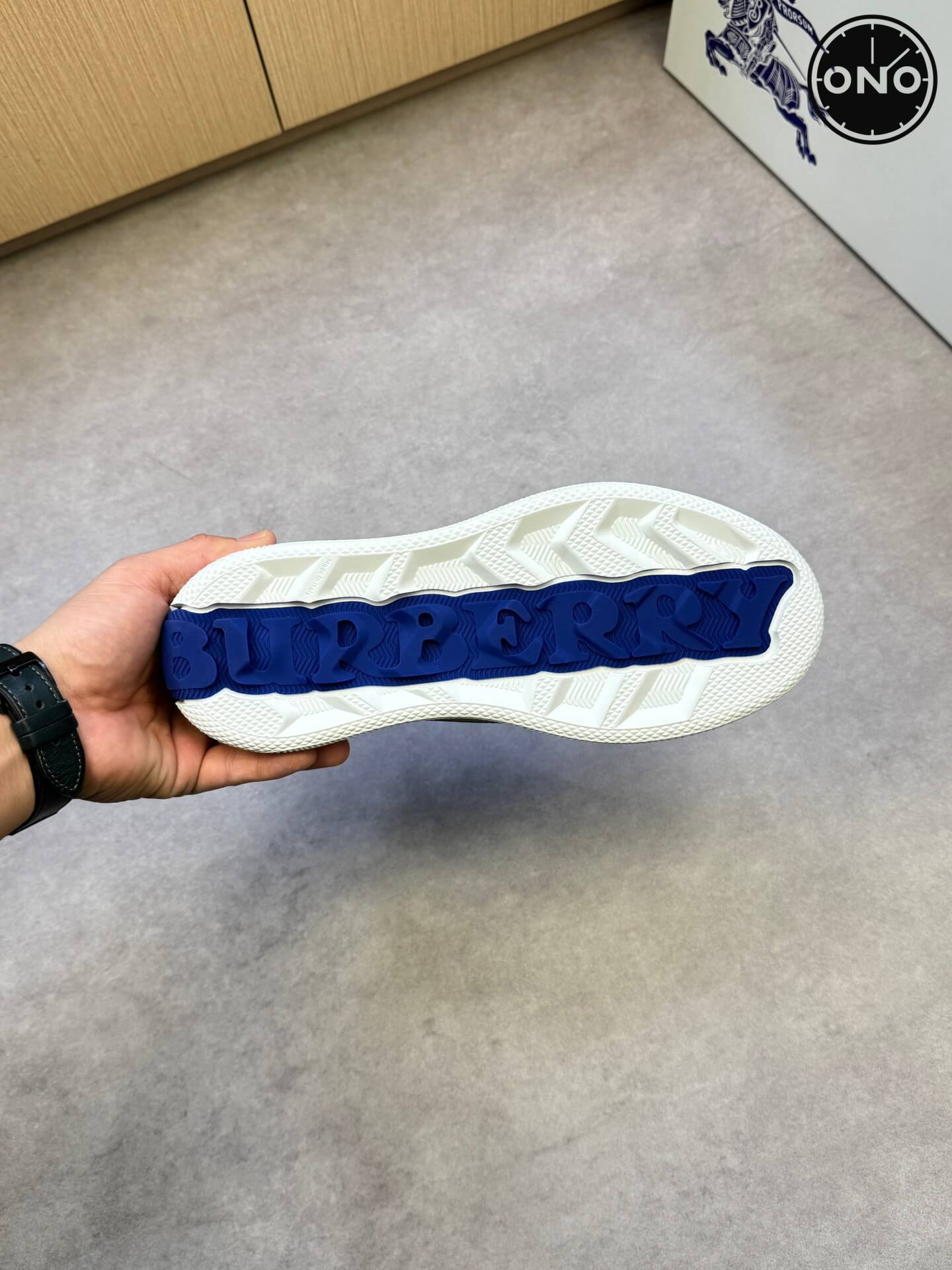 Burberry_55_9.jpg