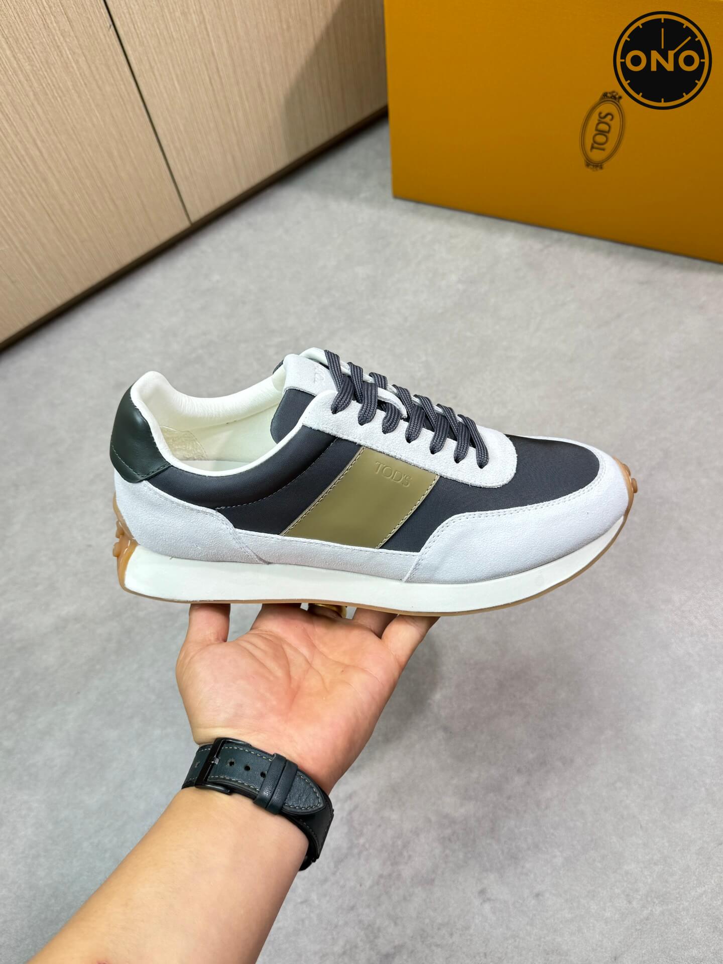 Burberry_1_2.jpg