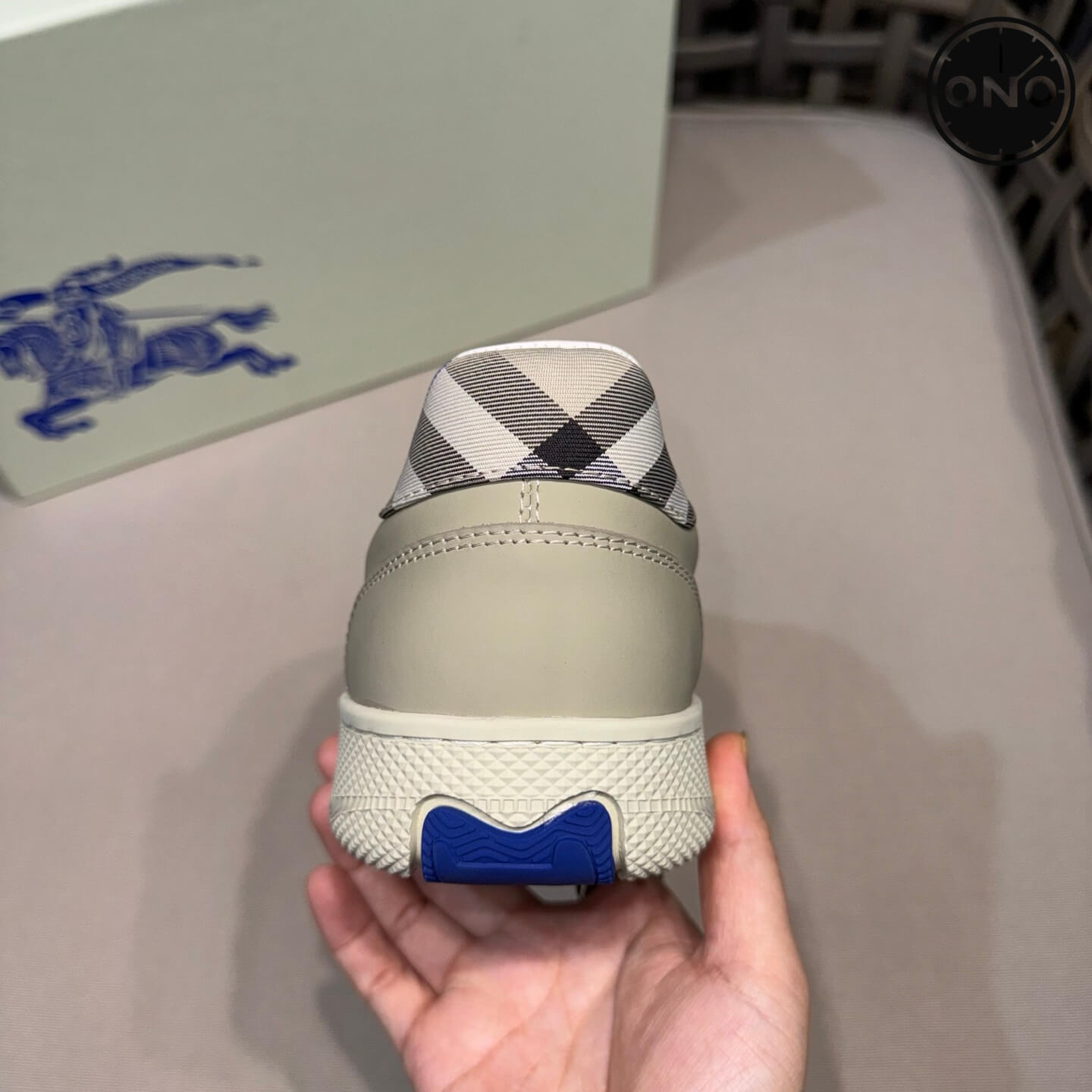 Burberry_74_8.jpg