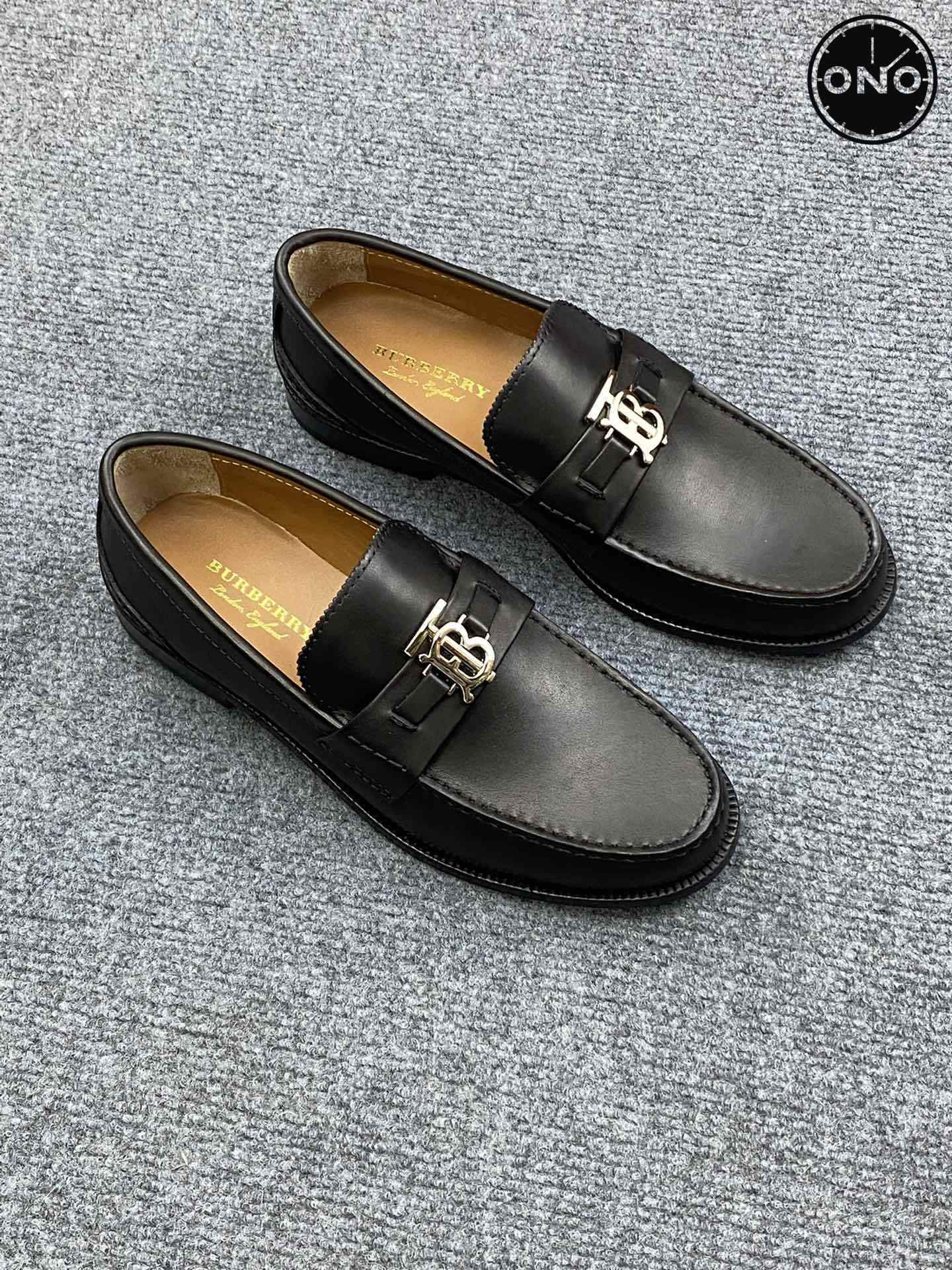 Burberry_9_7.jpg