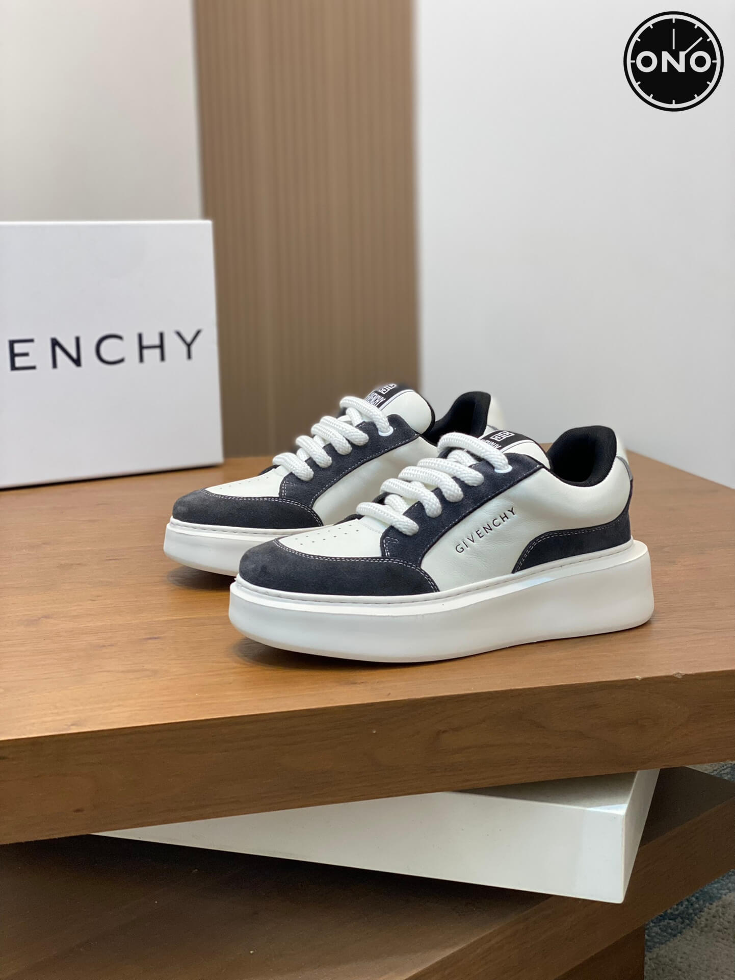 Givenchy_71_3.jpg