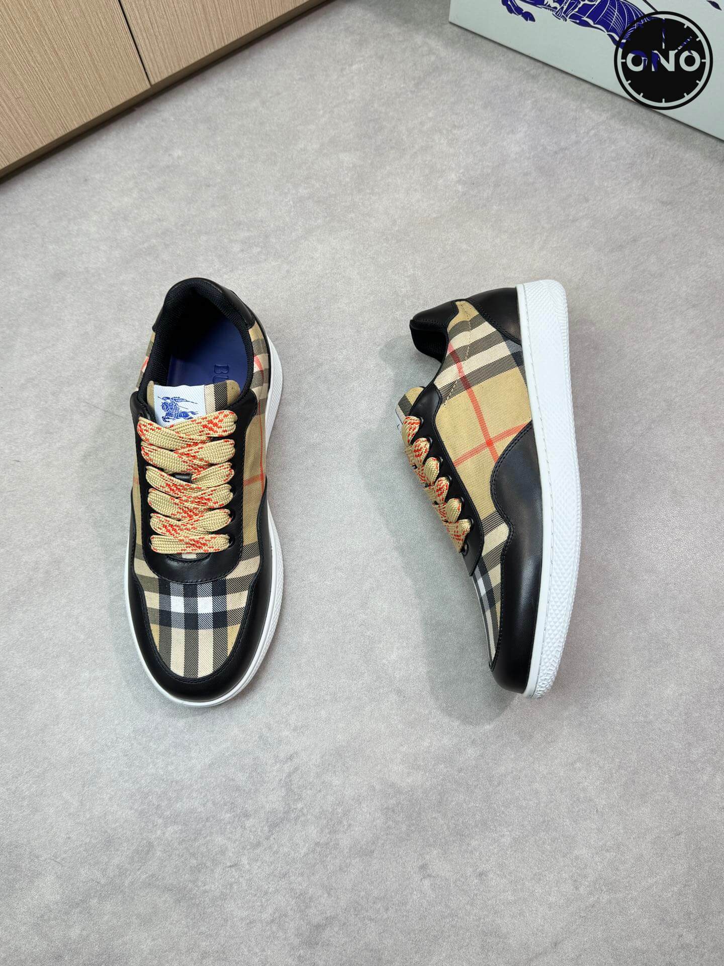 Burberry_45_2.jpg