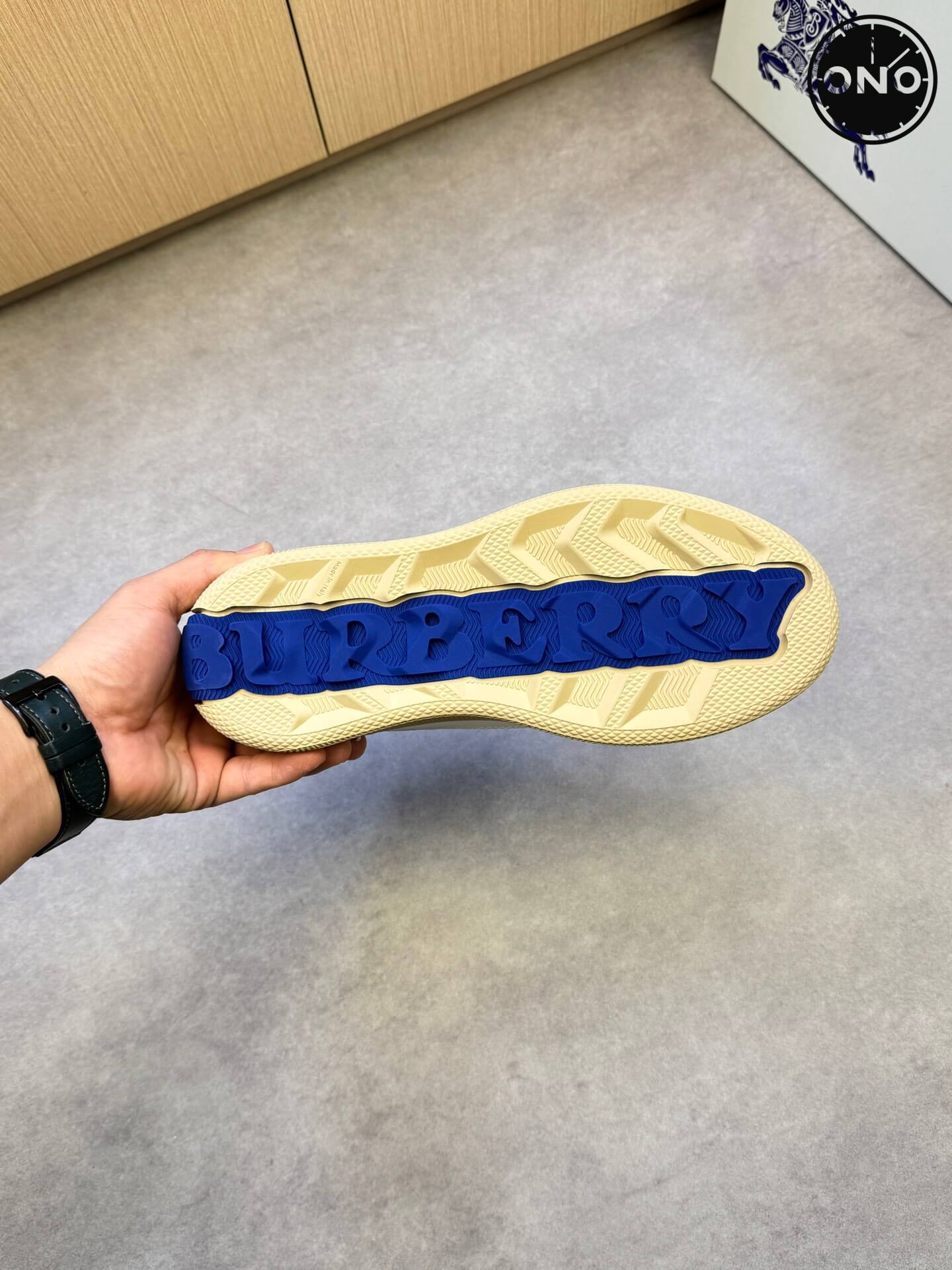 Burberry_64_9.jpg