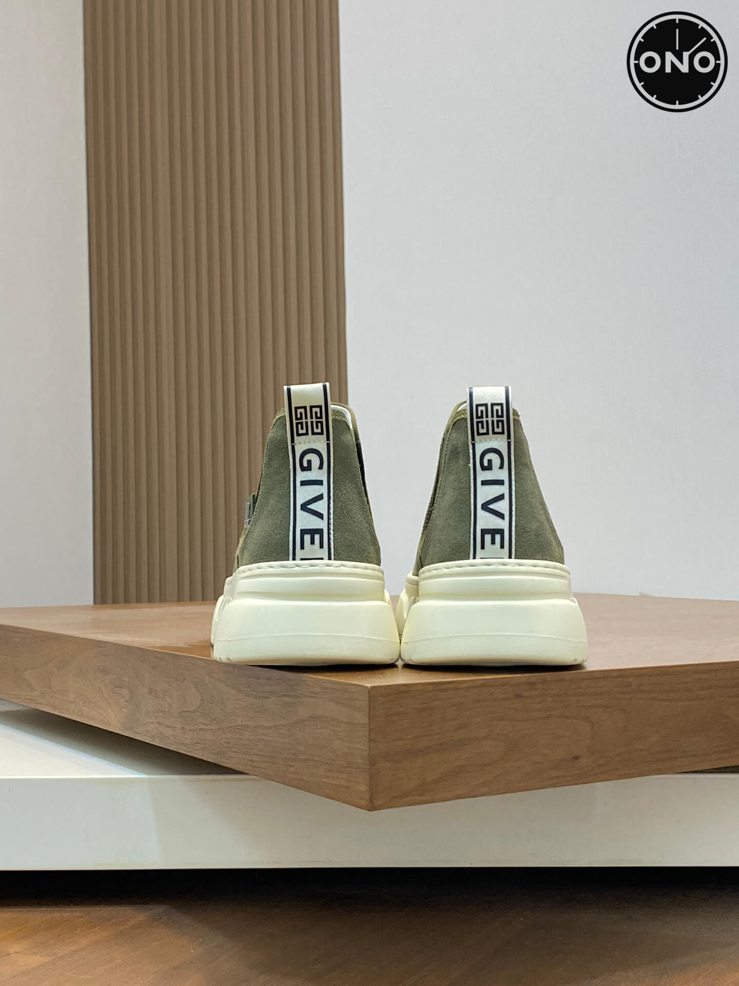Givenchy_61_8.jpg