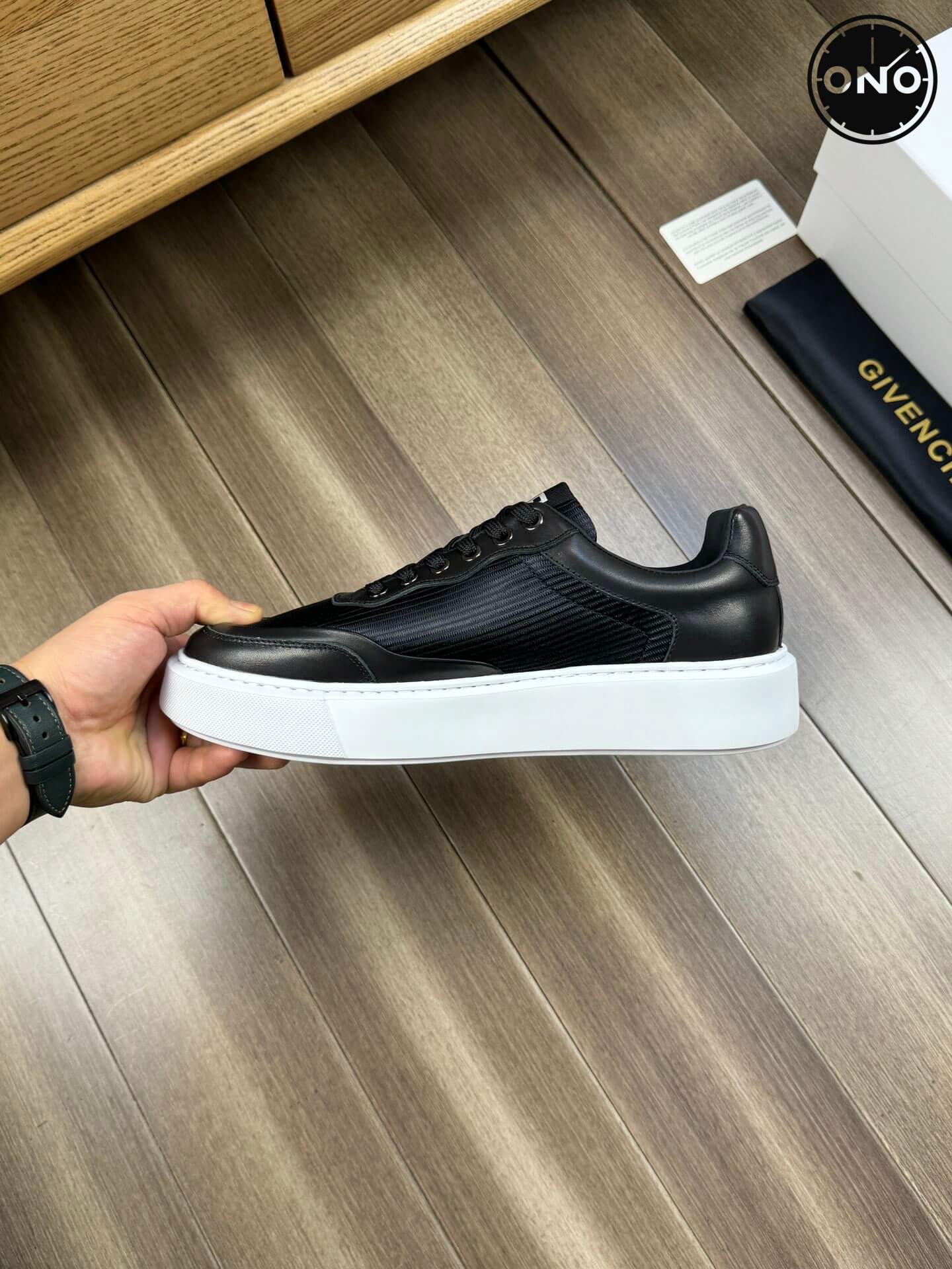 Givenchy_99_5.jpg