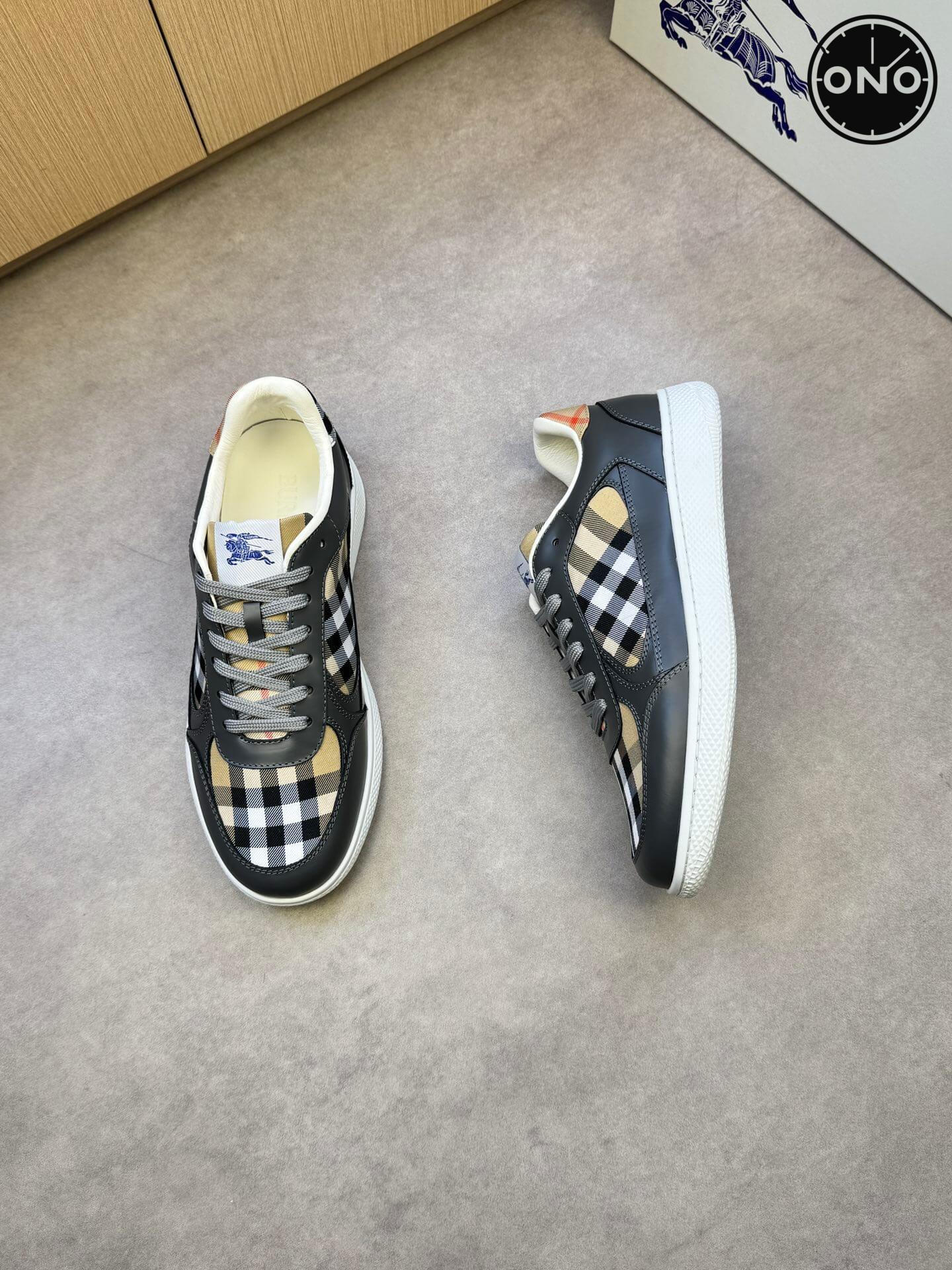 Burberry_61_2.jpg