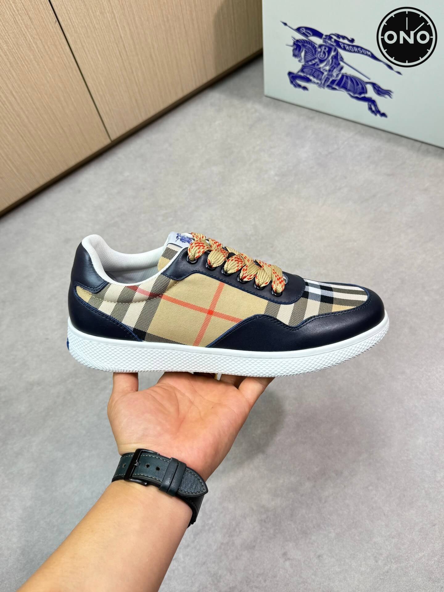 Burberry_2_5.jpg