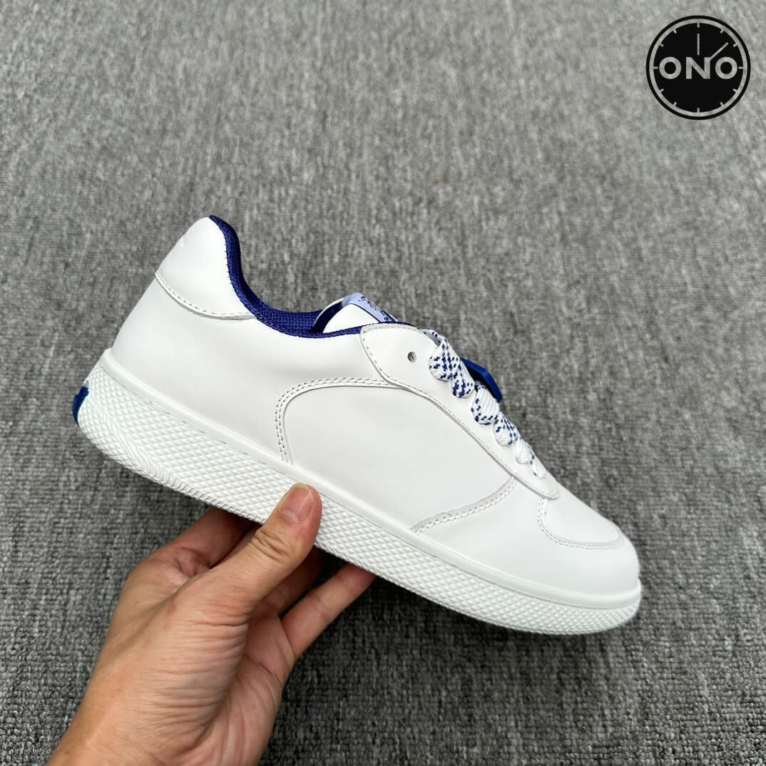 Burberry_4_7.jpg