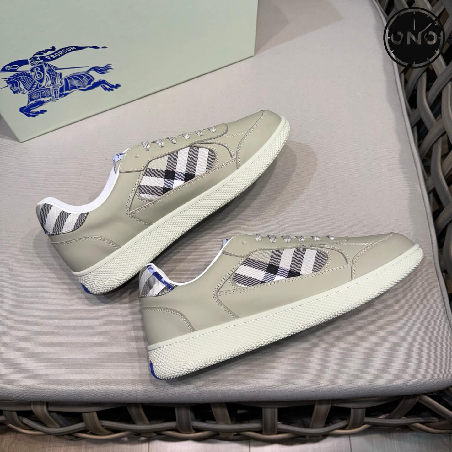Burberry_74_6.jpg