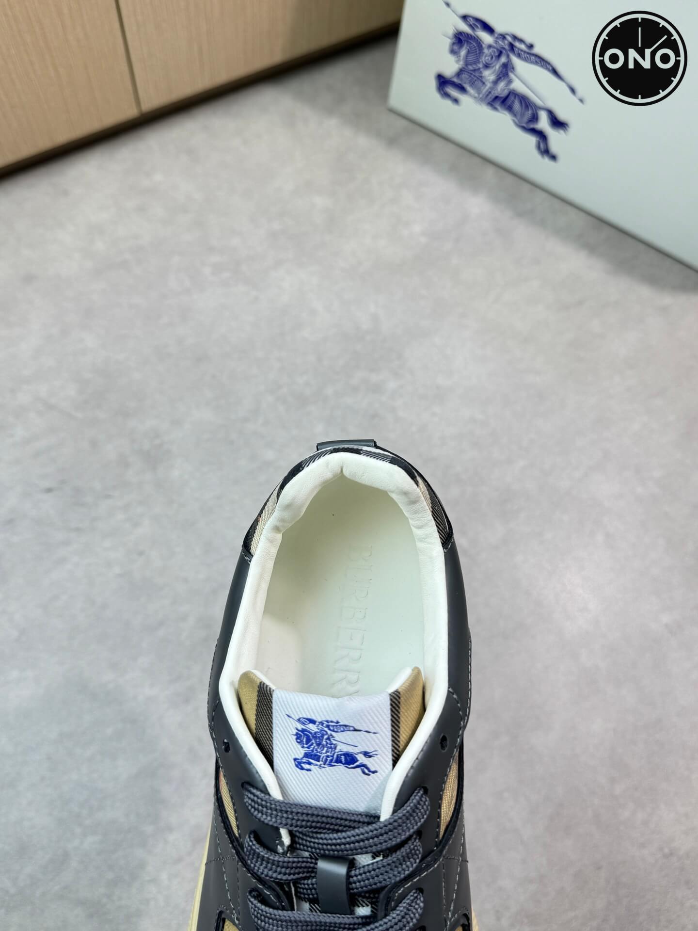 Burberry_36_7.jpg