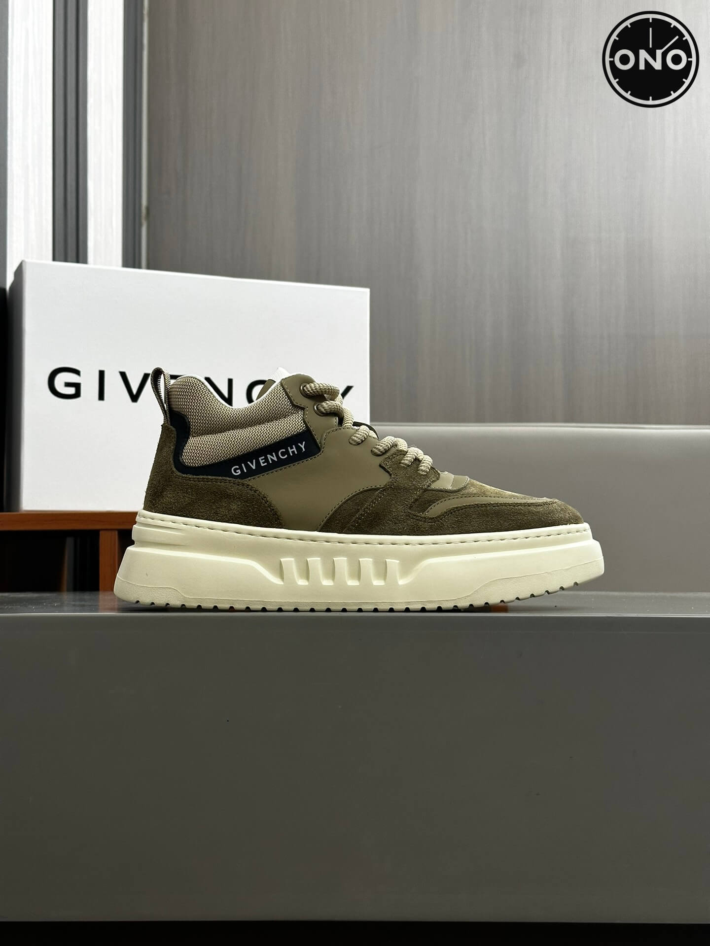 Givenchy_24_6.jpg