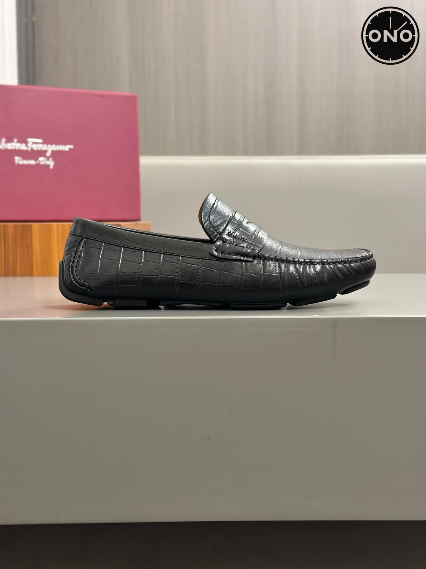 Ferragamo_96_3.jpg