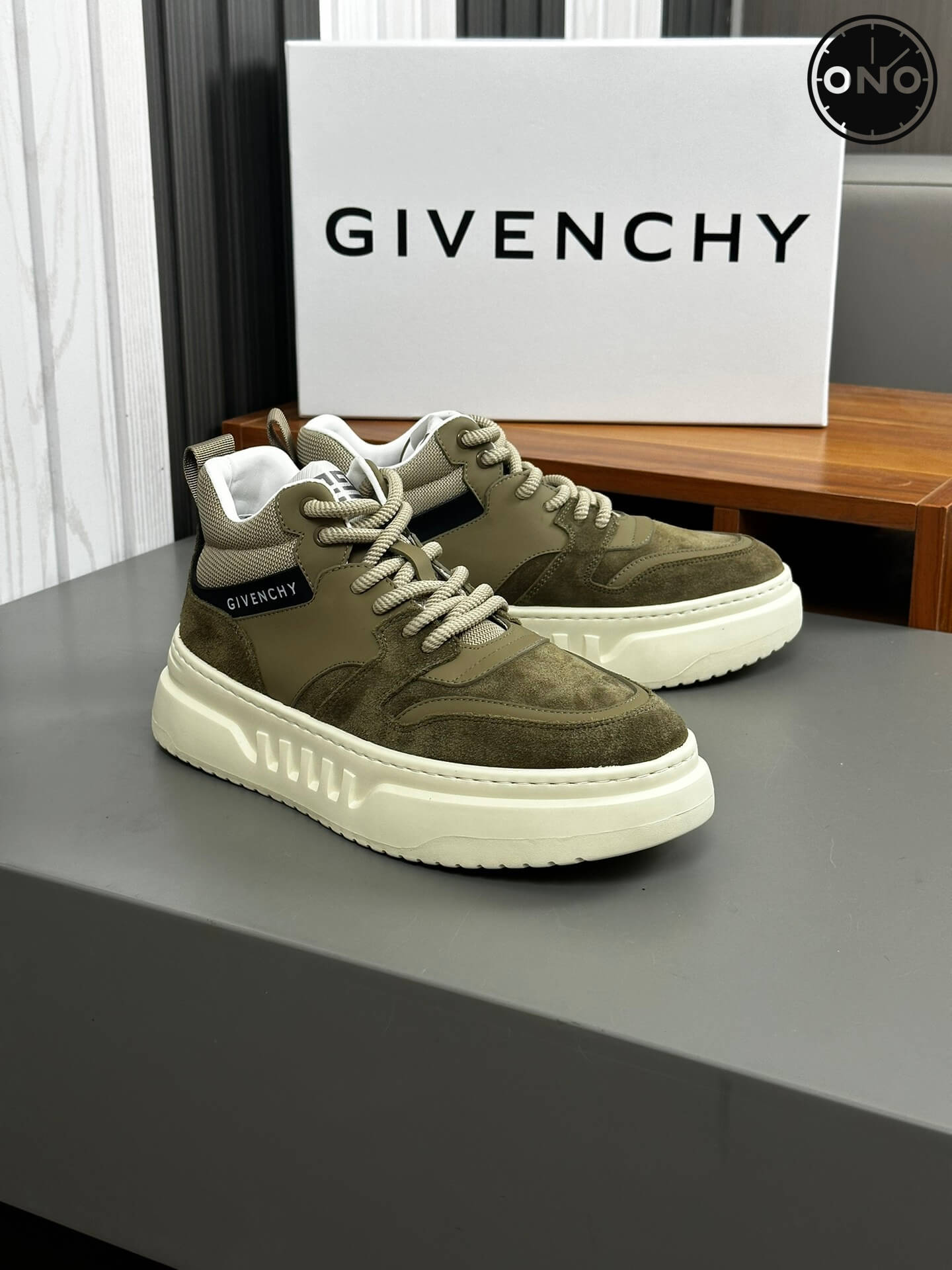 Givenchy_86_4.jpg