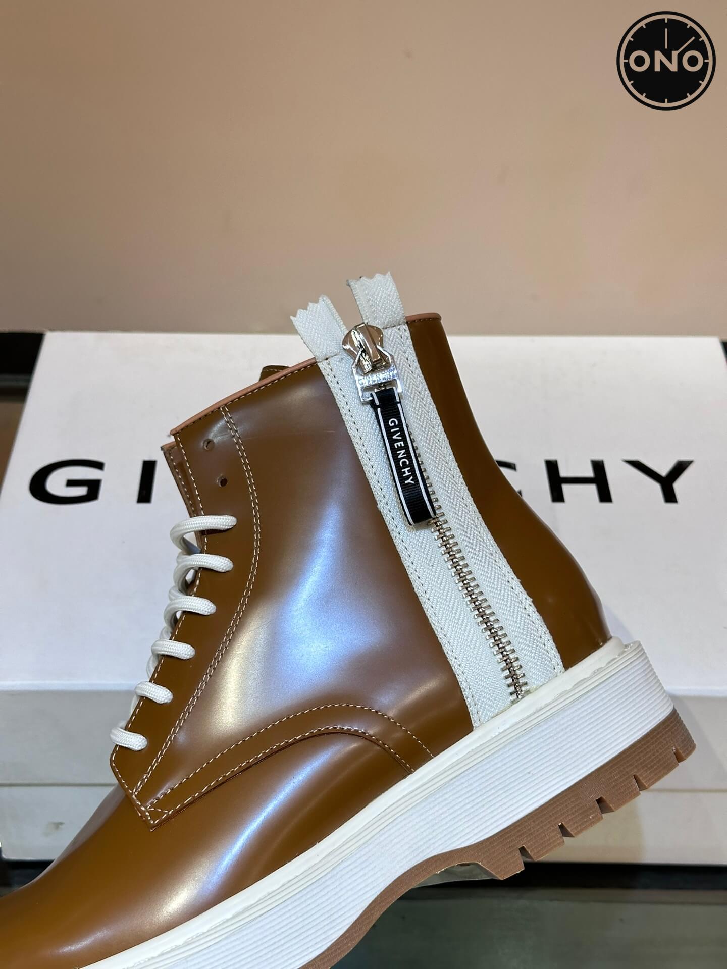 Givenchy_77_7.jpg