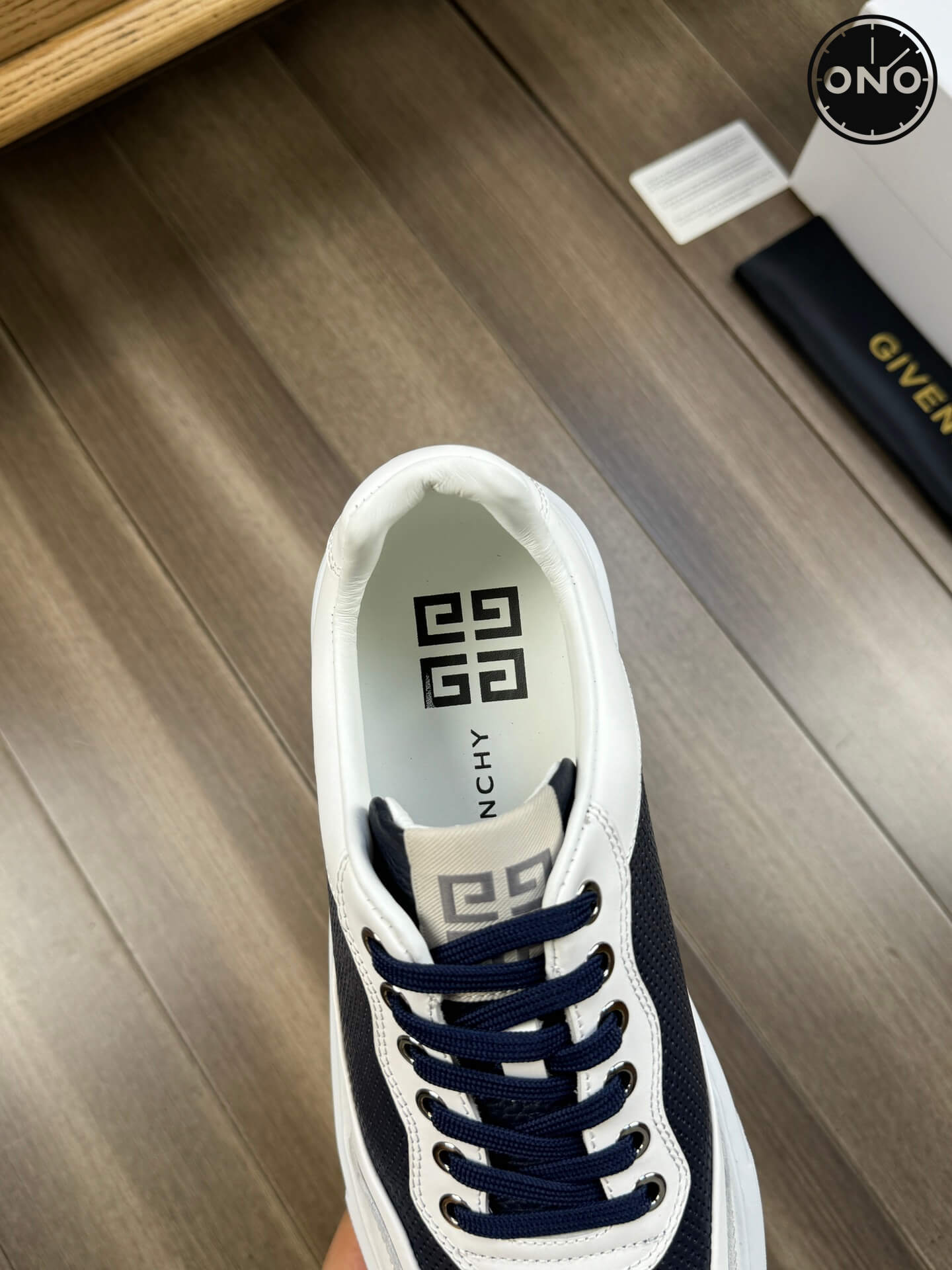 Givenchy_107_7.jpg