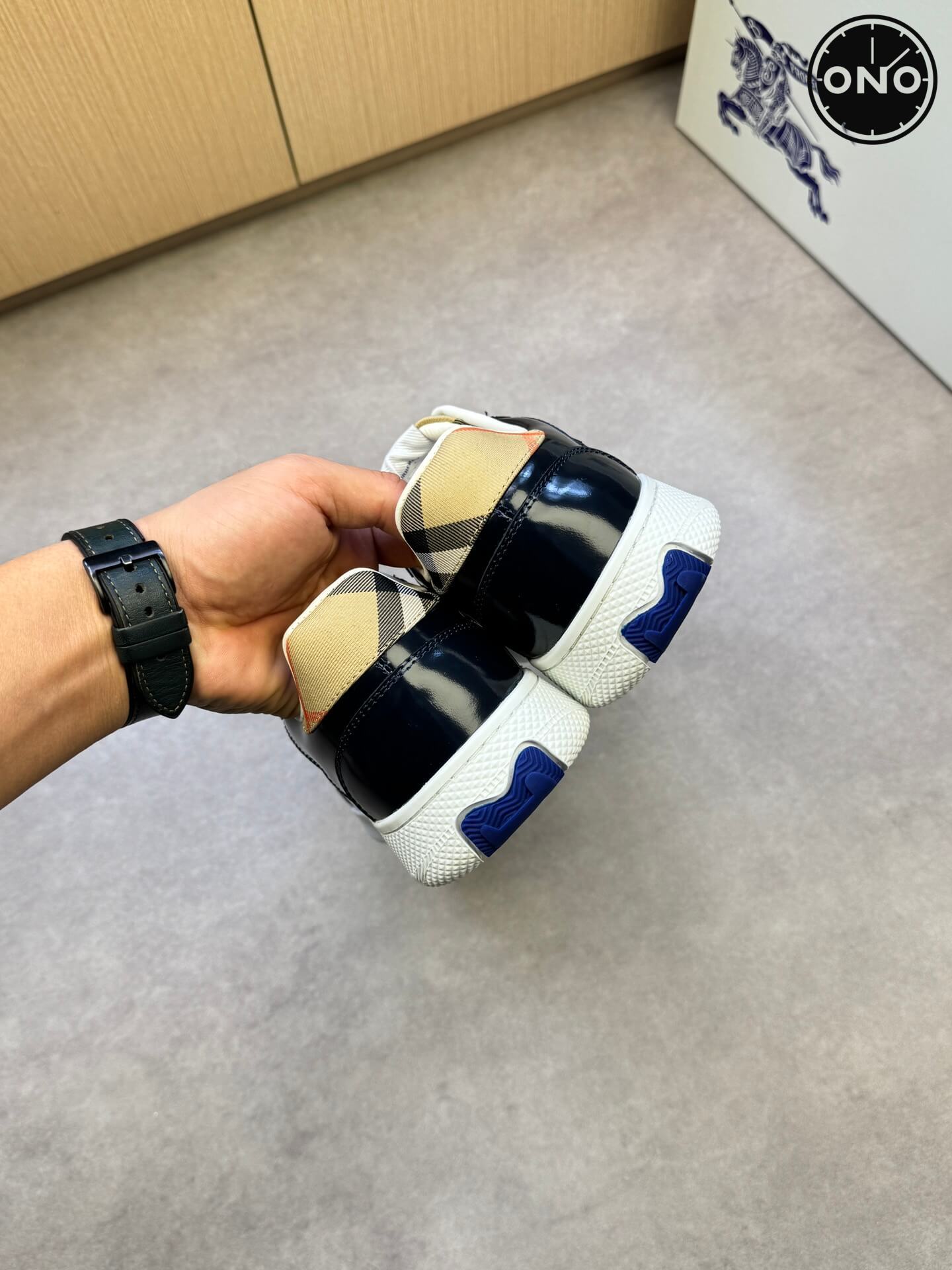 Burberry_60_8.jpg