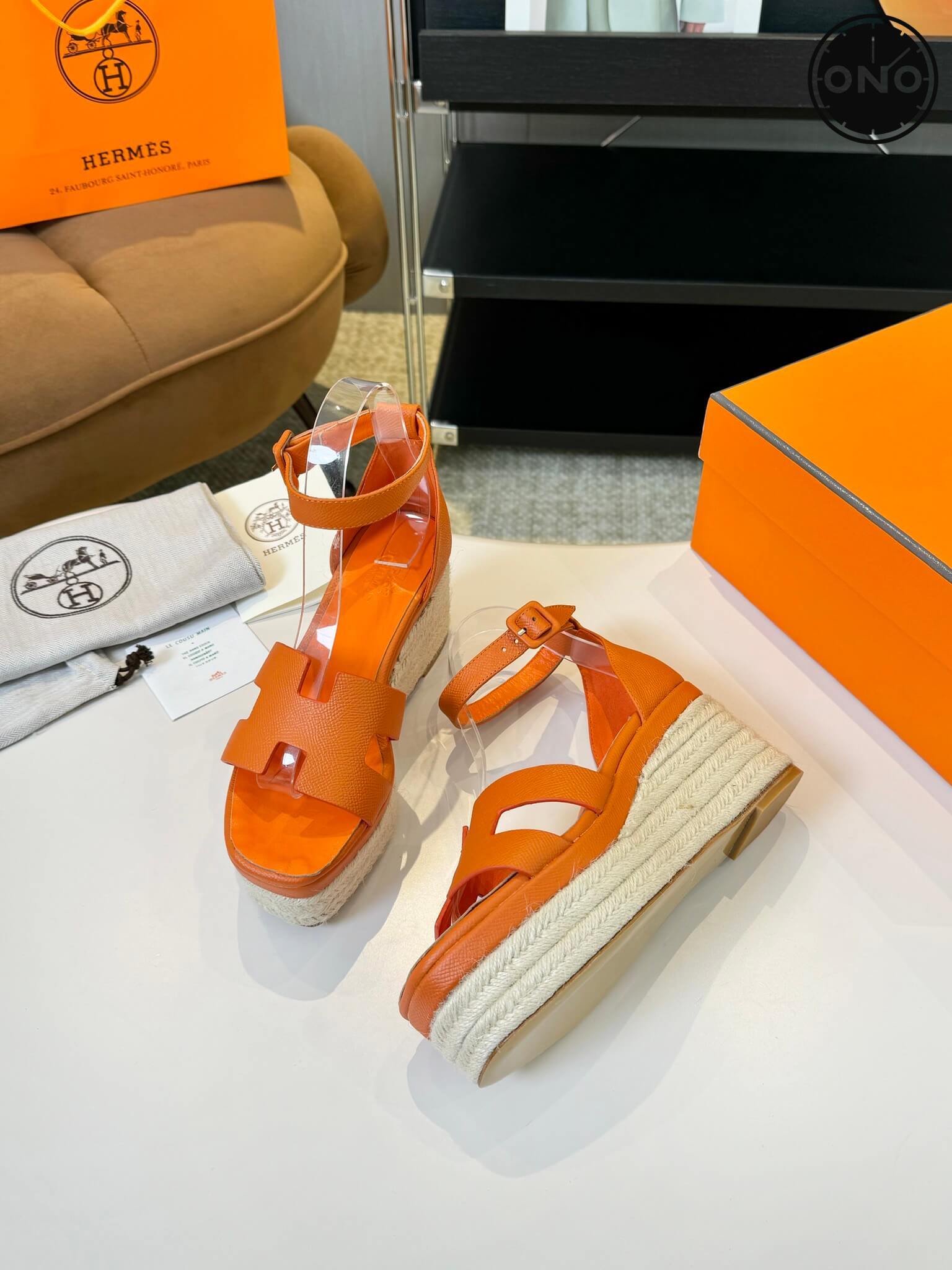 Hermes-Slippers_84_4.jpg