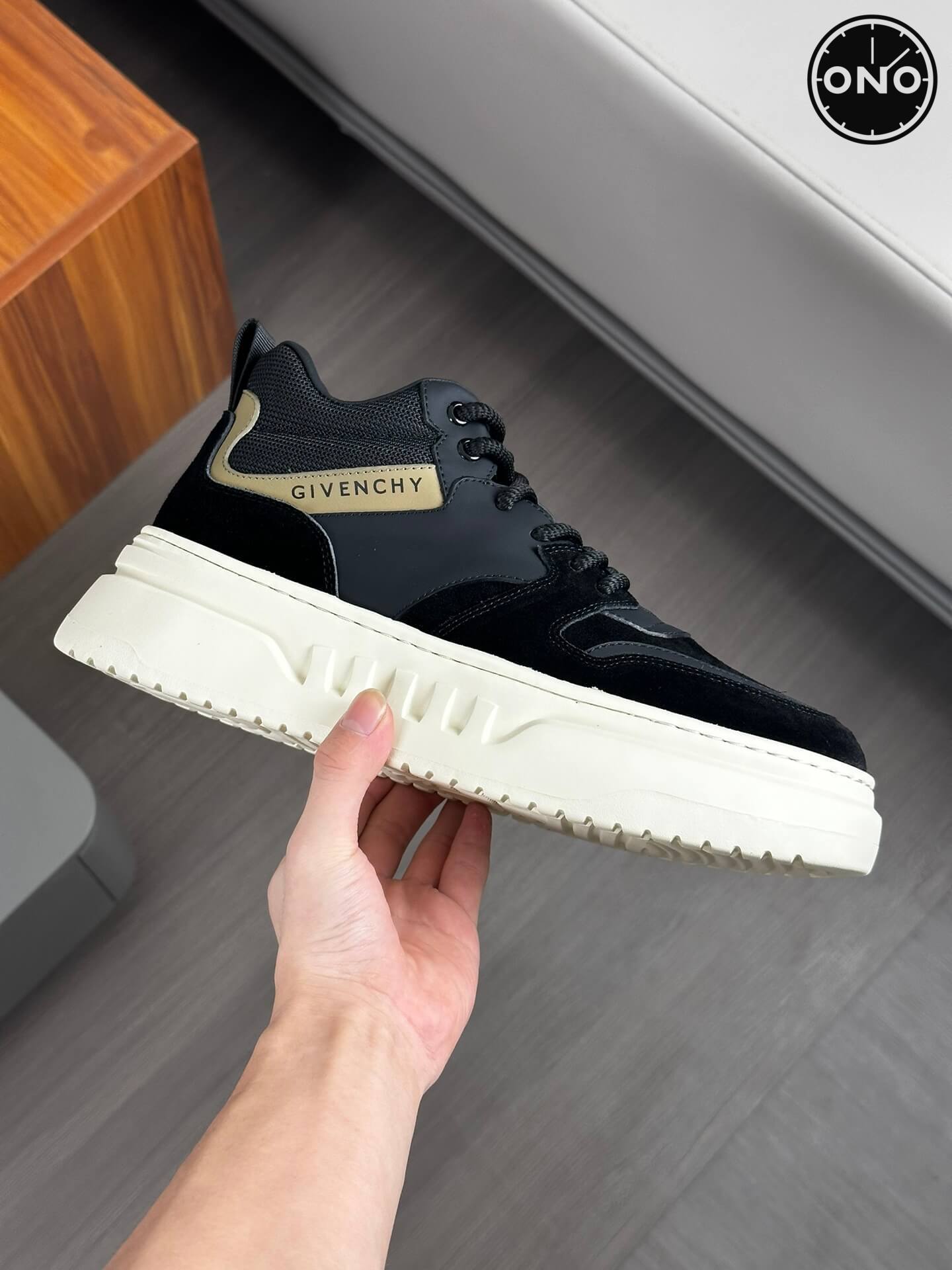 Givenchy_24_3.jpg