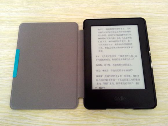 kindle躺在柏图外壳里-kindle阅读