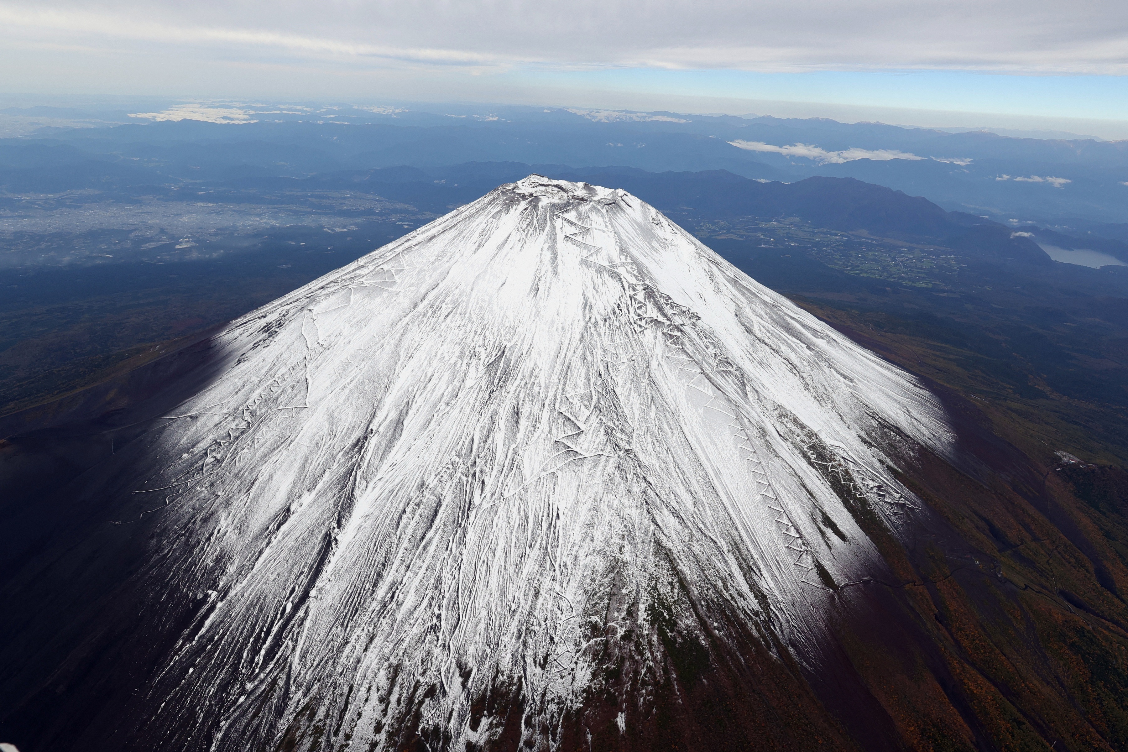 富士山2025年初冠雪