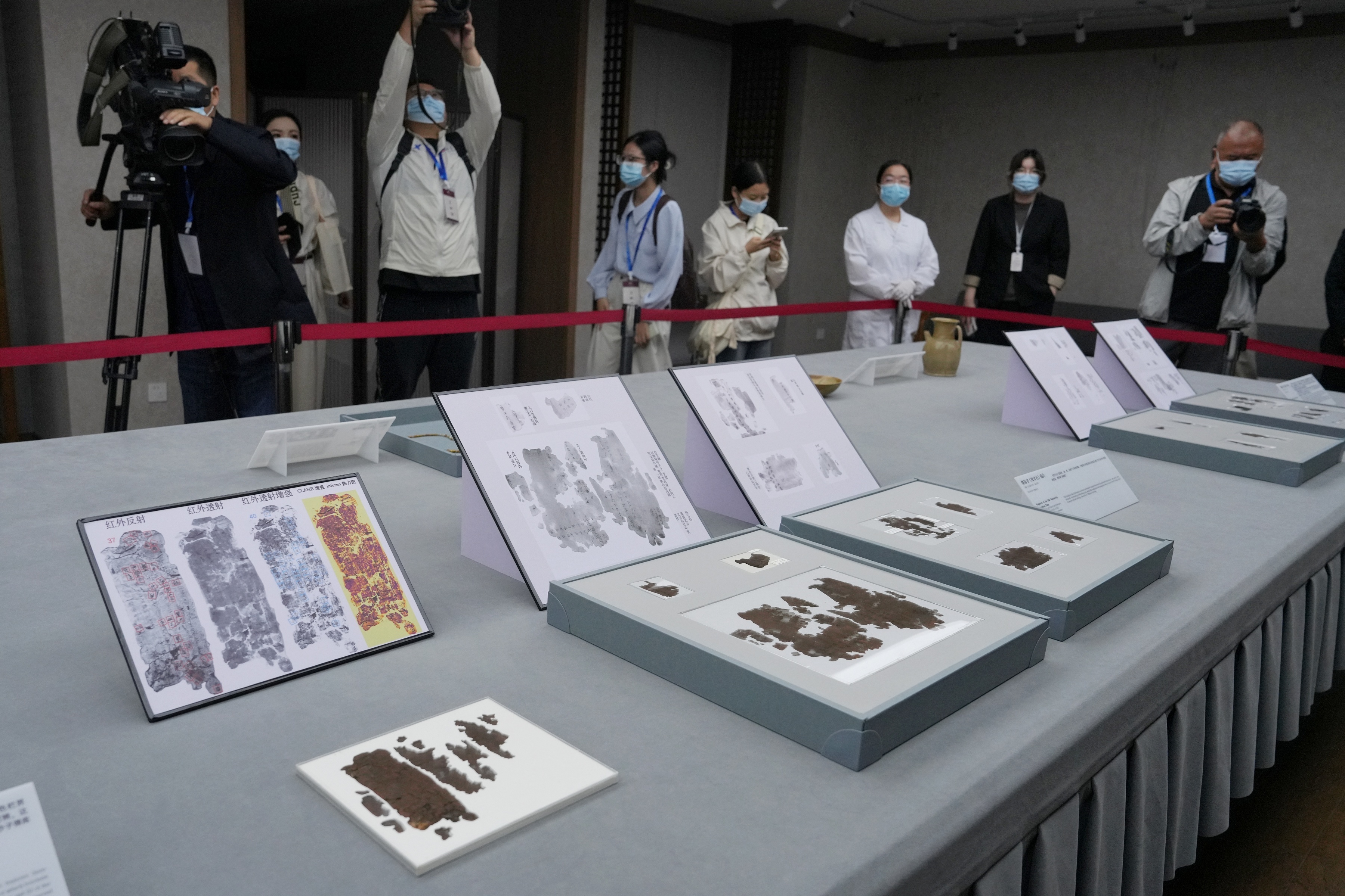 子弹库战国帛书残片归国