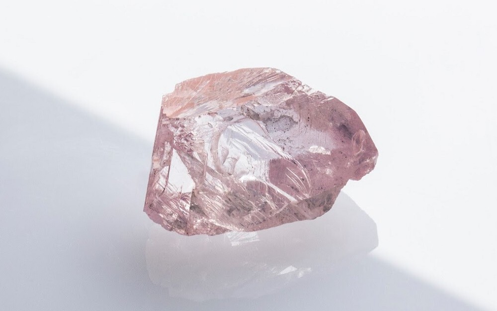 『珠宝』全球一周：Petra Diamonds 以1500万美元售出32.33ct粉钻原石 | iDaily Jewelry · 每日珠宝杂志