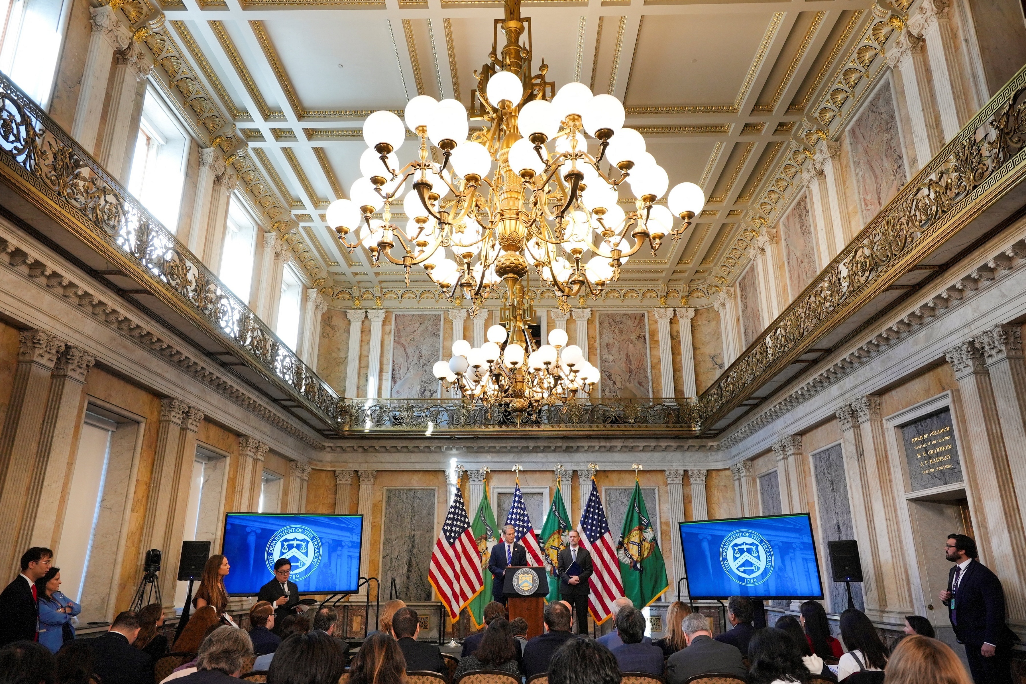 IMF 上调全球经济增速预期