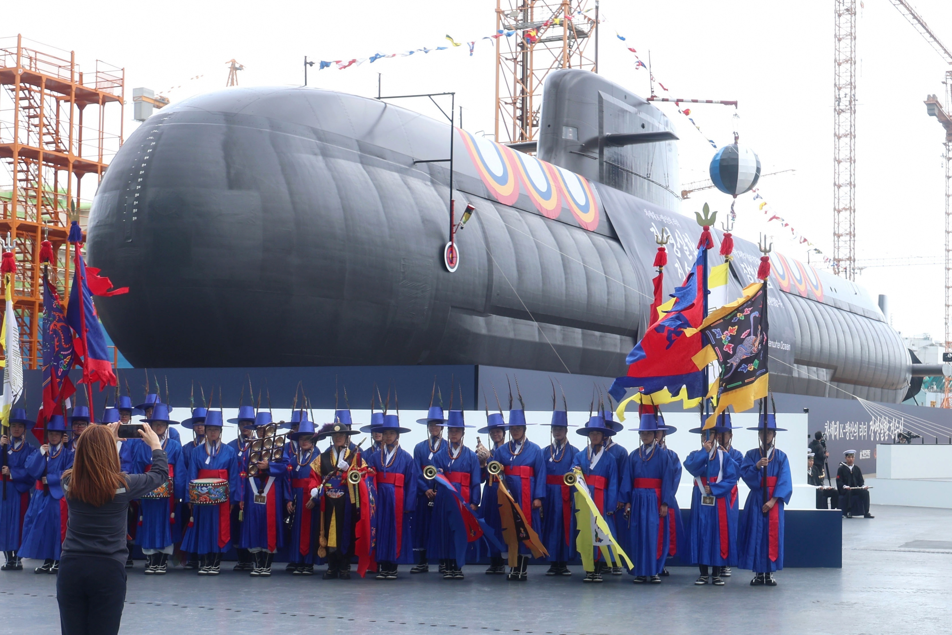 韩国3600吨级潜艇下水