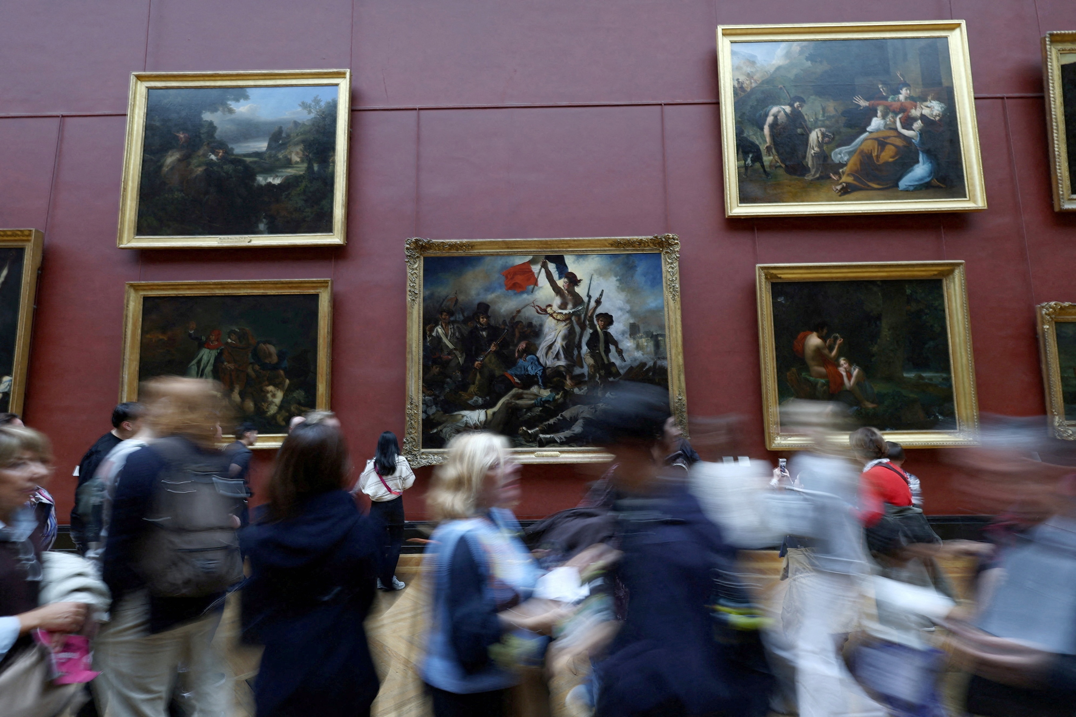 巴黎卢浮宫恢复开放