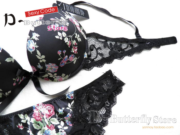 Комплект нижнего белья OTHER 9075 406 OTHER / Other OTHER / Other S, М, L, XL Плавки Обычная 3/4 Верх тонкий, низ толстый Съемные бретели Застёжка сзади Нет вкладок На косточках V-образный вырез Эффект "пуш-ап" Полиэстер Хлопок Лайкра Бутоньерки Кружево Лето Для молодых девушек Роскошный и благородный стиль