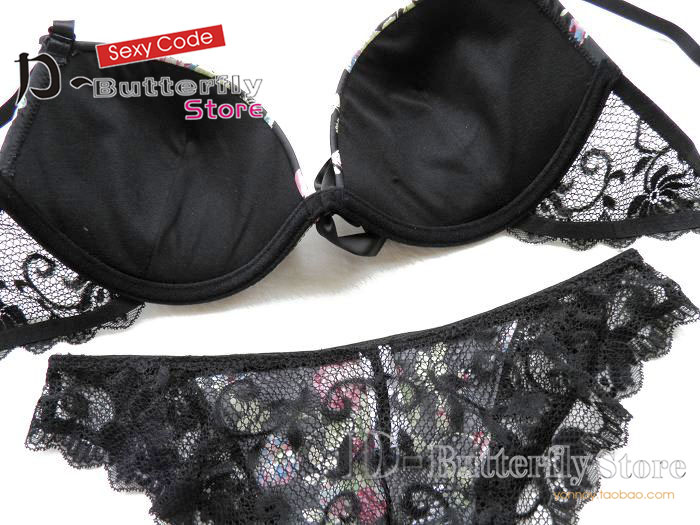 Комплект нижнего белья OTHER 9075 406 OTHER / Other OTHER / Other S, М, L, XL Плавки Обычная 3/4 Верх тонкий, низ толстый Съемные бретели Застёжка сзади Нет вкладок На косточках V-образный вырез Эффект "пуш-ап" Полиэстер Хлопок Лайкра Бутоньерки Кружево Лето Для молодых девушек Роскошный и благородный стиль