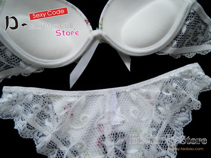 Комплект нижнего белья OTHER 9075 406 OTHER / Other OTHER / Other S, М, L, XL Плавки Обычная 3/4 Верх тонкий, низ толстый Съемные бретели Застёжка сзади Нет вкладок На косточках V-образный вырез Эффект "пуш-ап" Полиэстер Хлопок Лайкра Бутоньерки Кружево Лето Для молодых девушек Роскошный и благородный стиль