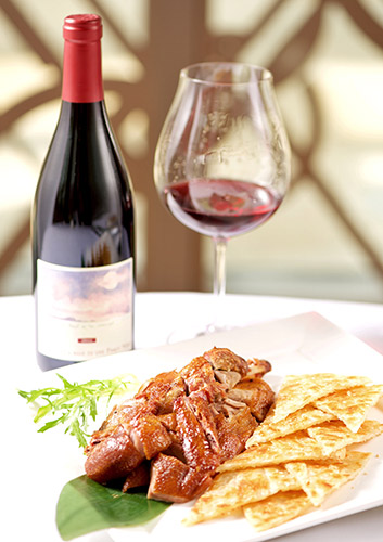 飘香樟茶鸭配黄金饼搭配 Jermann Red Angel Pinot Nero Venezia Giulia IGT, 2011
