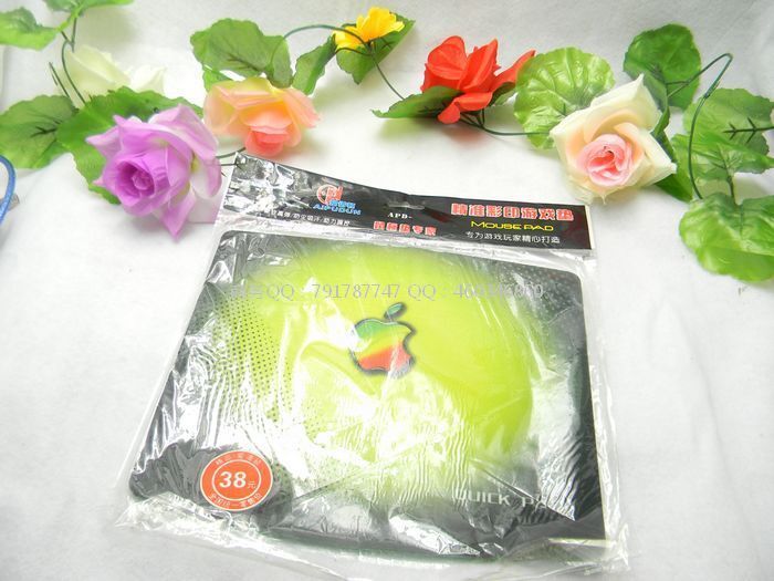 【12年 新版 苹果彩色鼠标垫 规格长27CM宽2